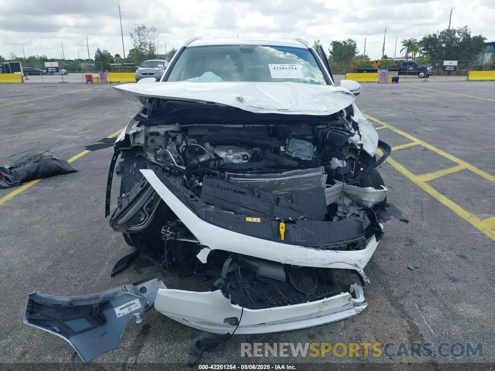 12 Photograph of a damaged car W1N4N4GB4PJ498699 MERCEDES-BENZ GLA 250 2023
