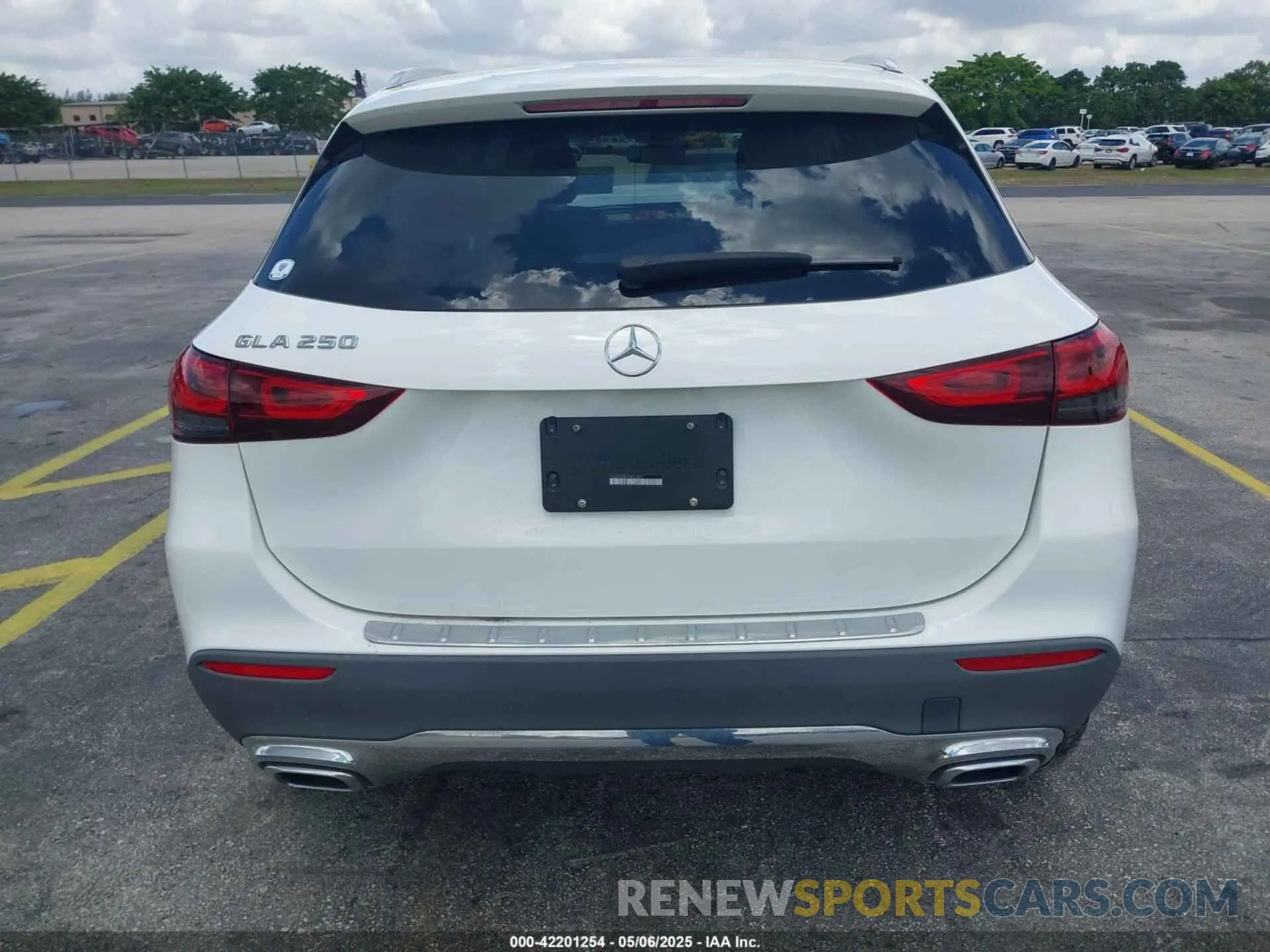 16 Photograph of a damaged car W1N4N4GB4PJ498699 MERCEDES-BENZ GLA 250 2023
