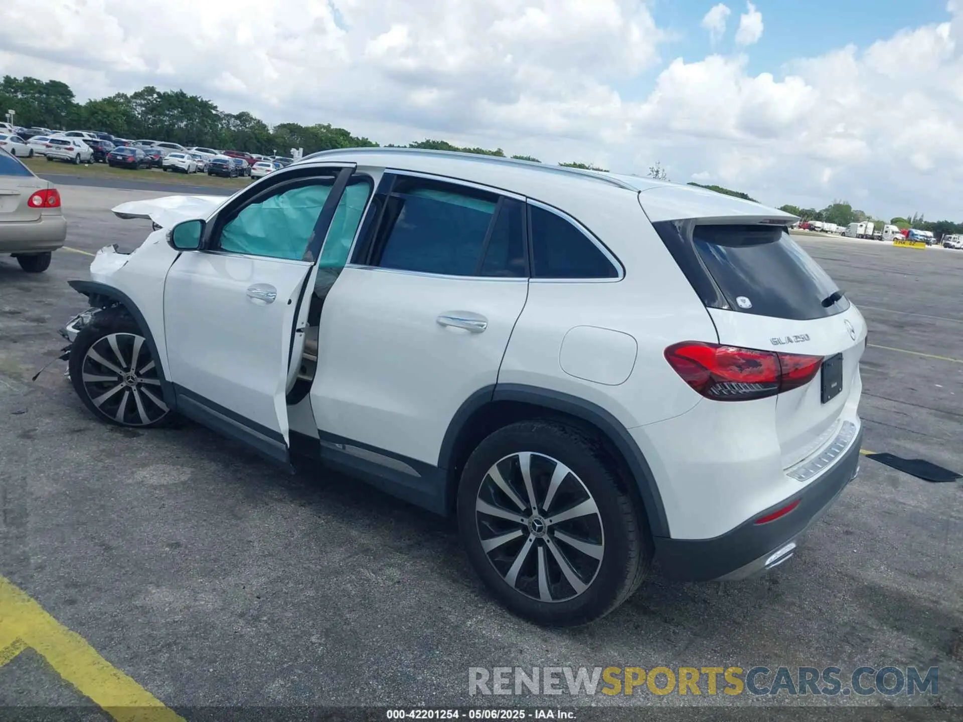 3 Photograph of a damaged car W1N4N4GB4PJ498699 MERCEDES-BENZ GLA 250 2023