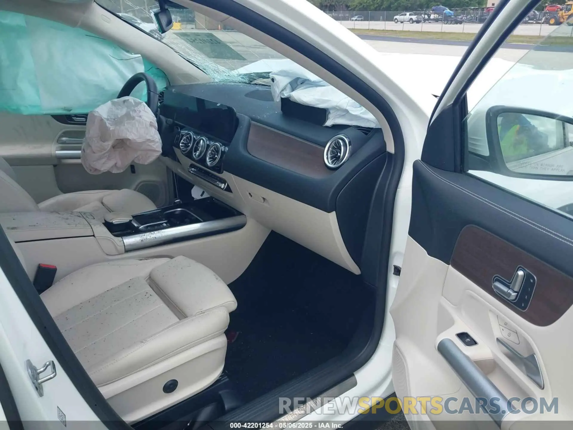 5 Photograph of a damaged car W1N4N4GB4PJ498699 MERCEDES-BENZ GLA 250 2023