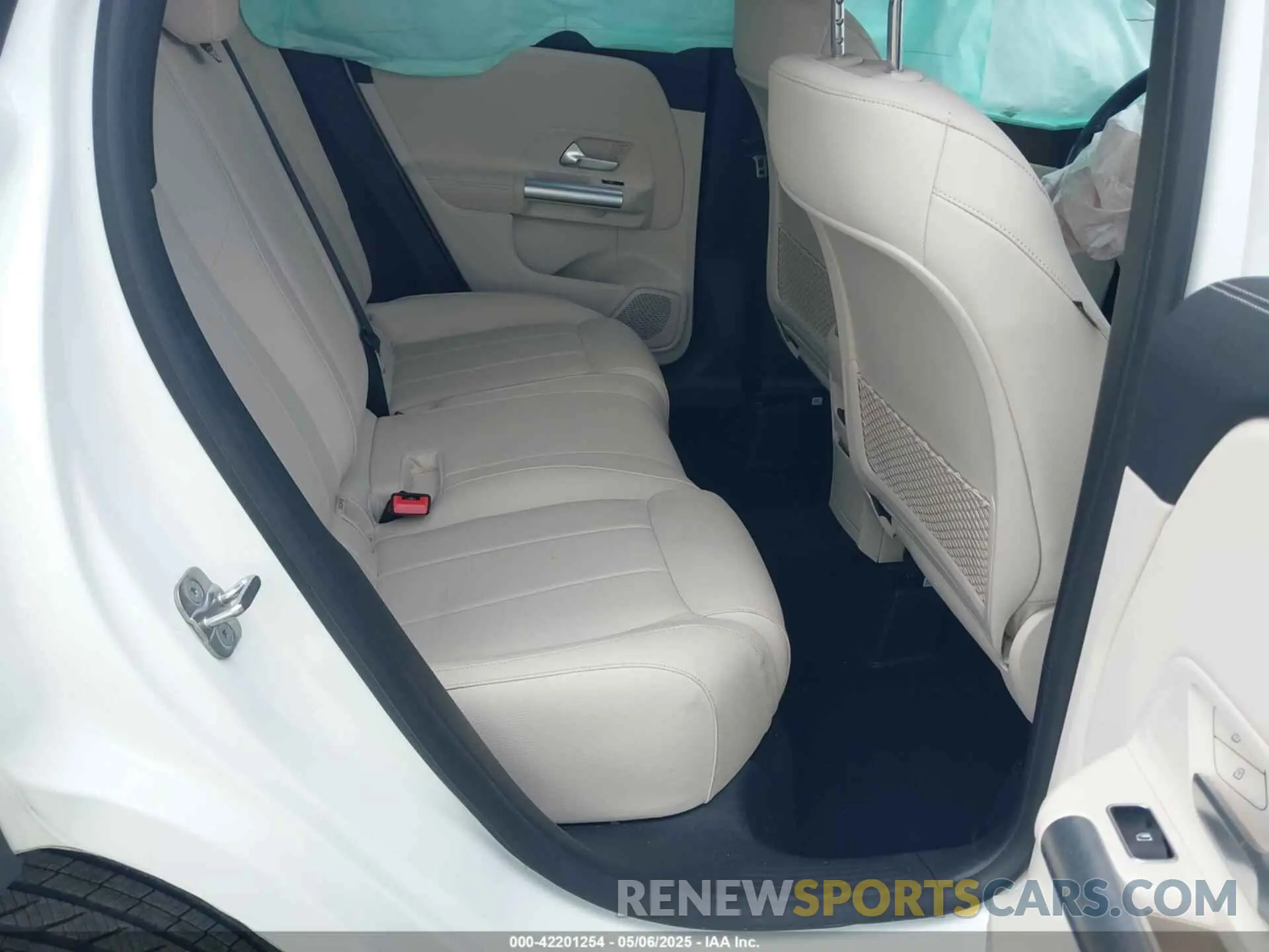 8 Photograph of a damaged car W1N4N4GB4PJ498699 MERCEDES-BENZ GLA 250 2023