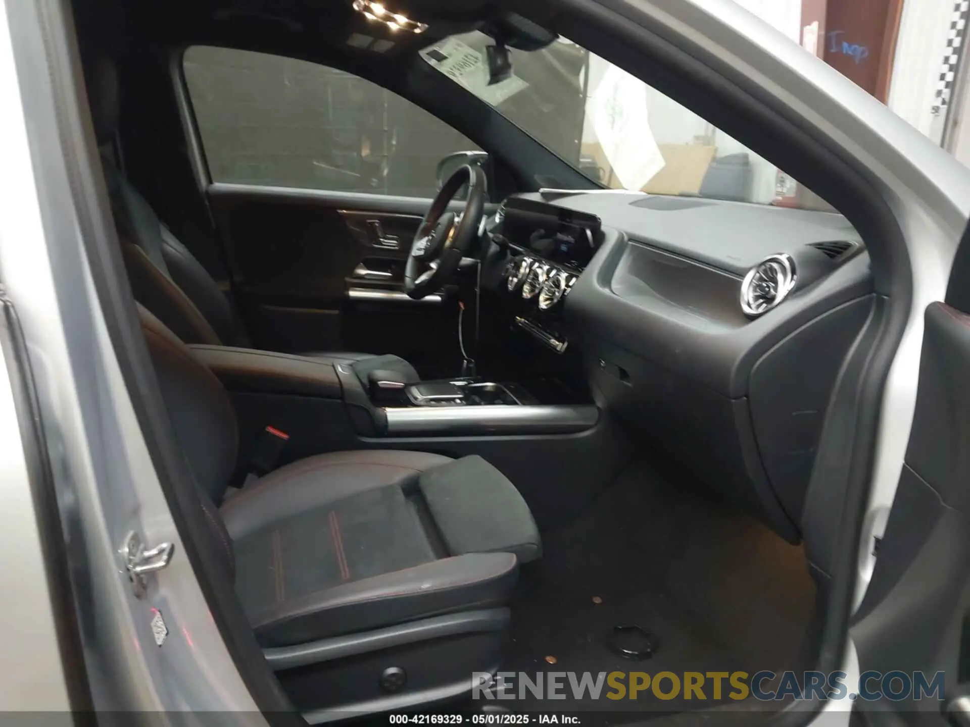 5 Photograph of a damaged car W1N4N4GBXPJ519944 MERCEDES-BENZ GLA 250 2023