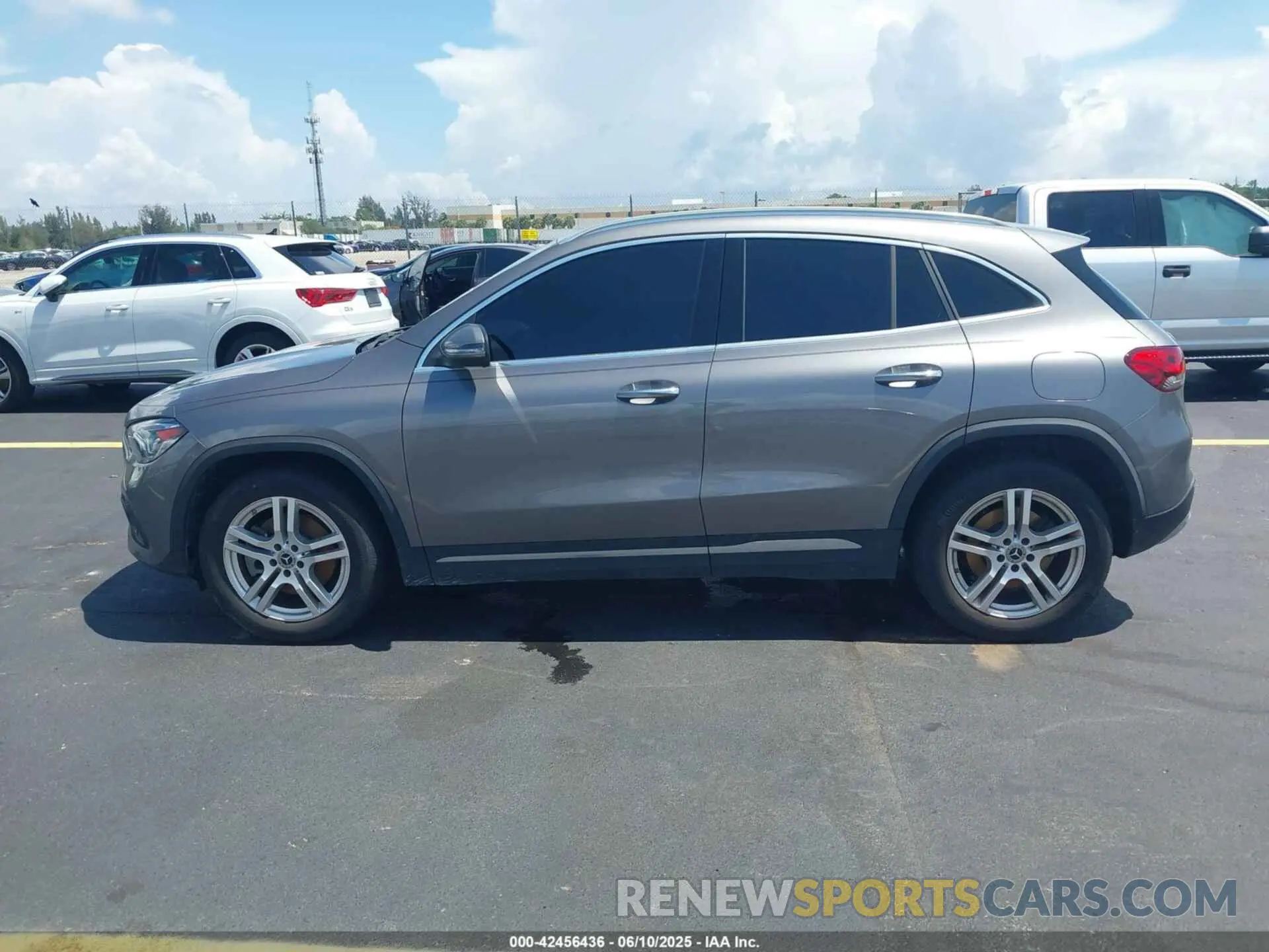 14 Photograph of a damaged car W1N4N4HB5PJ522197 MERCEDES-BENZ GLA 250 2023
