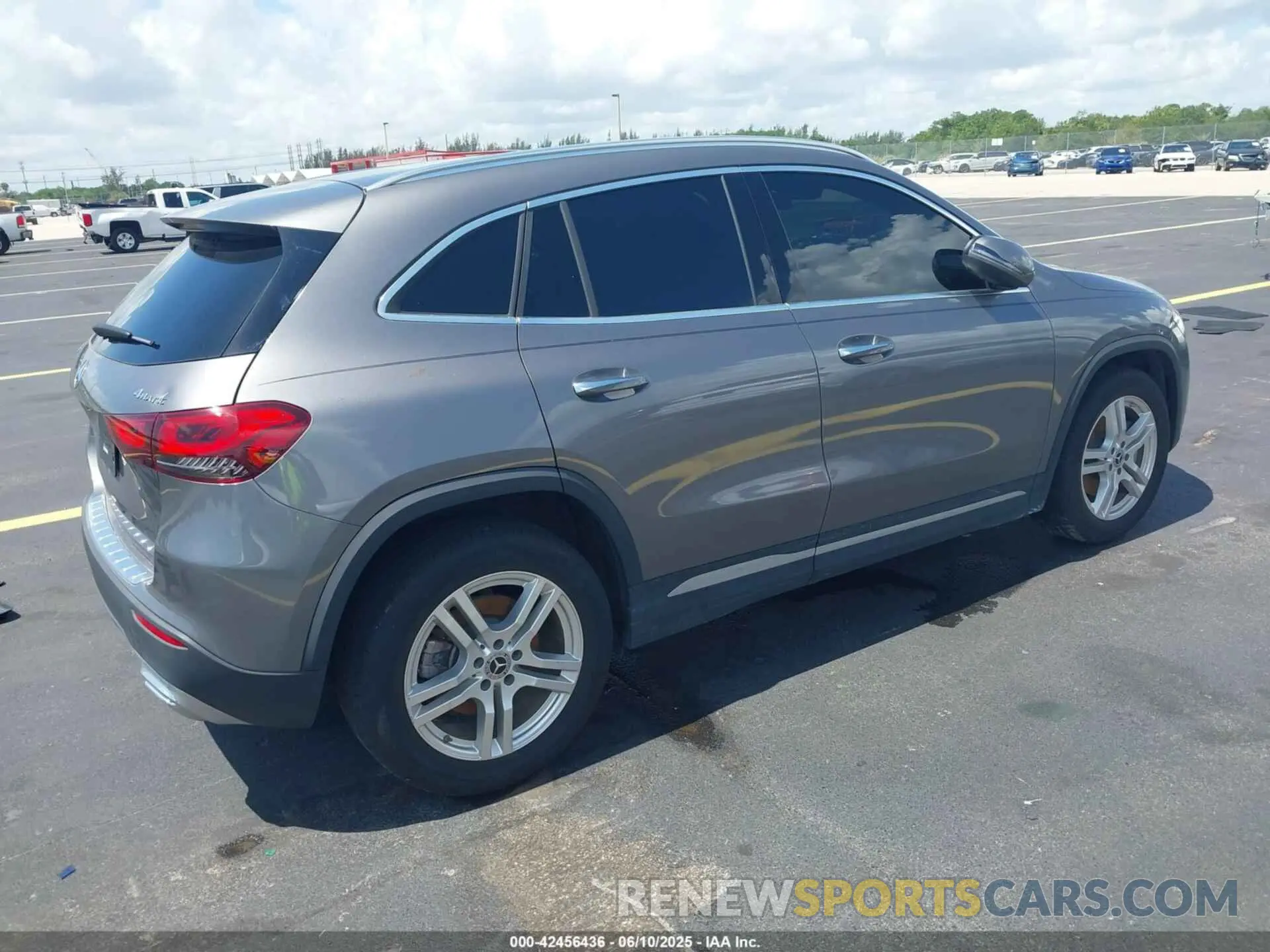 4 Photograph of a damaged car W1N4N4HB5PJ522197 MERCEDES-BENZ GLA 250 2023