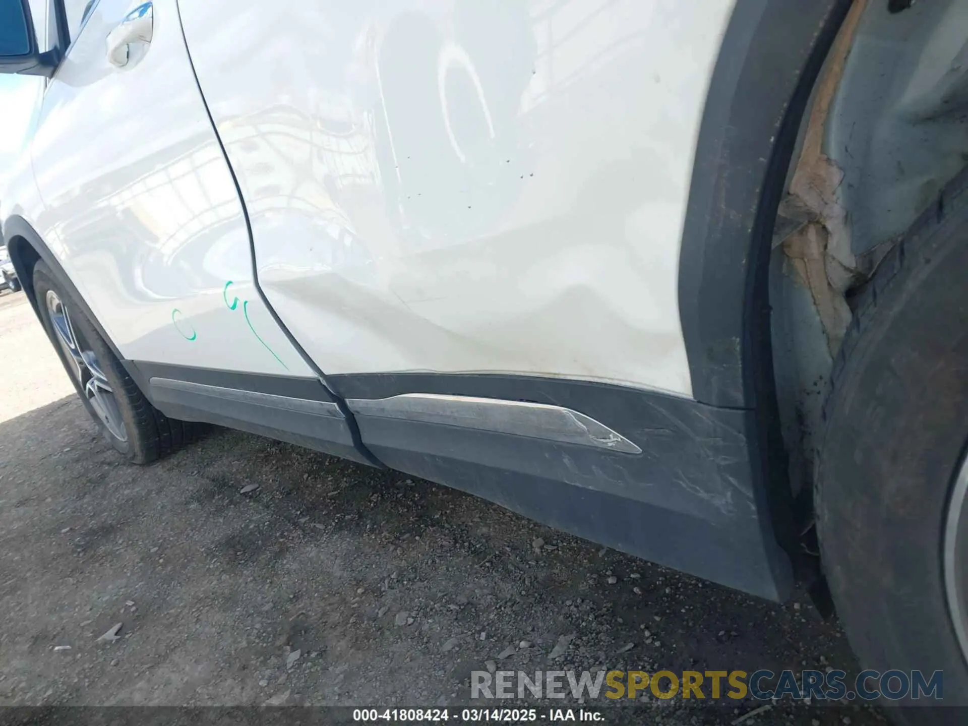 18 Photograph of a damaged car W1N4N4HB6PJ487038 MERCEDES-BENZ GLA 250 2023