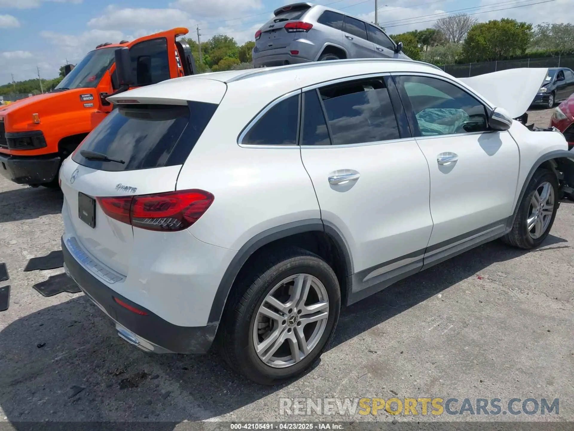 4 Photograph of a damaged car W1N4N4HB9PJ425648 MERCEDES-BENZ GLA 250 2023