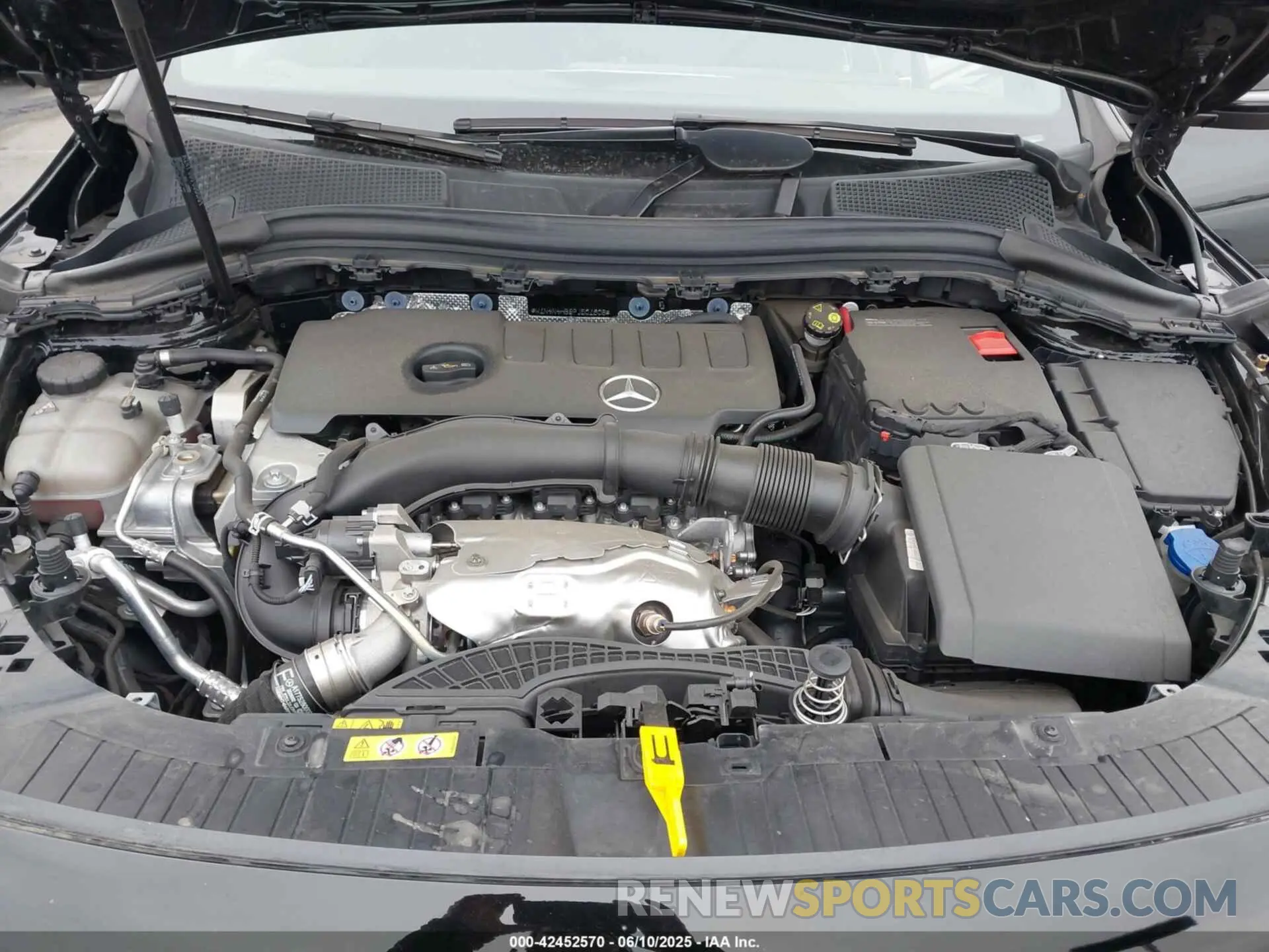 10 Photograph of a damaged car W1N4N4HB9PJ501806 MERCEDES-BENZ GLA 250 2023