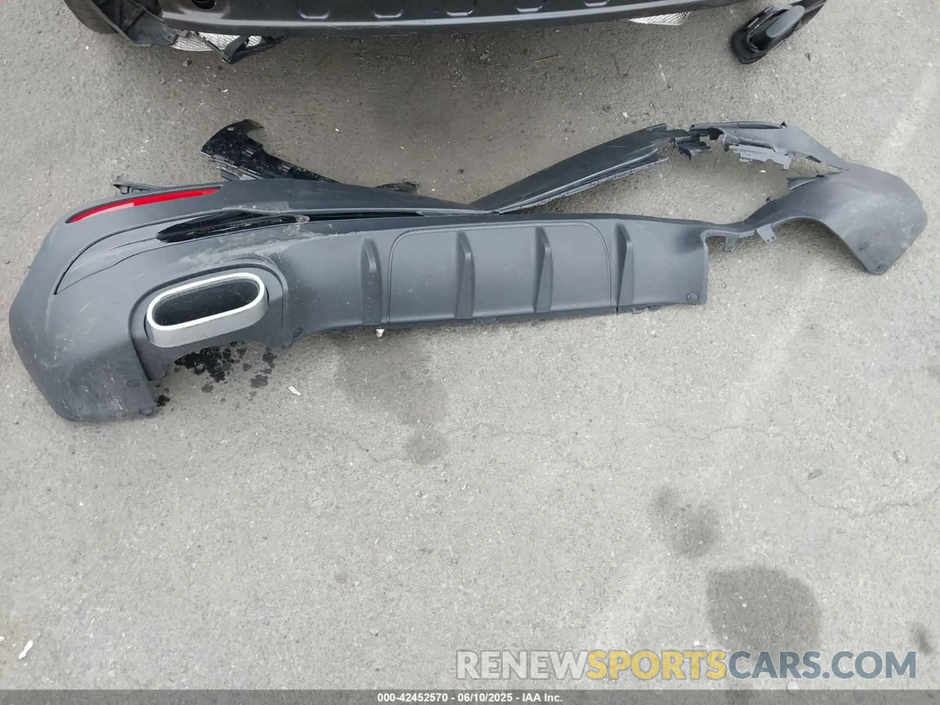 12 Photograph of a damaged car W1N4N4HB9PJ501806 MERCEDES-BENZ GLA 250 2023