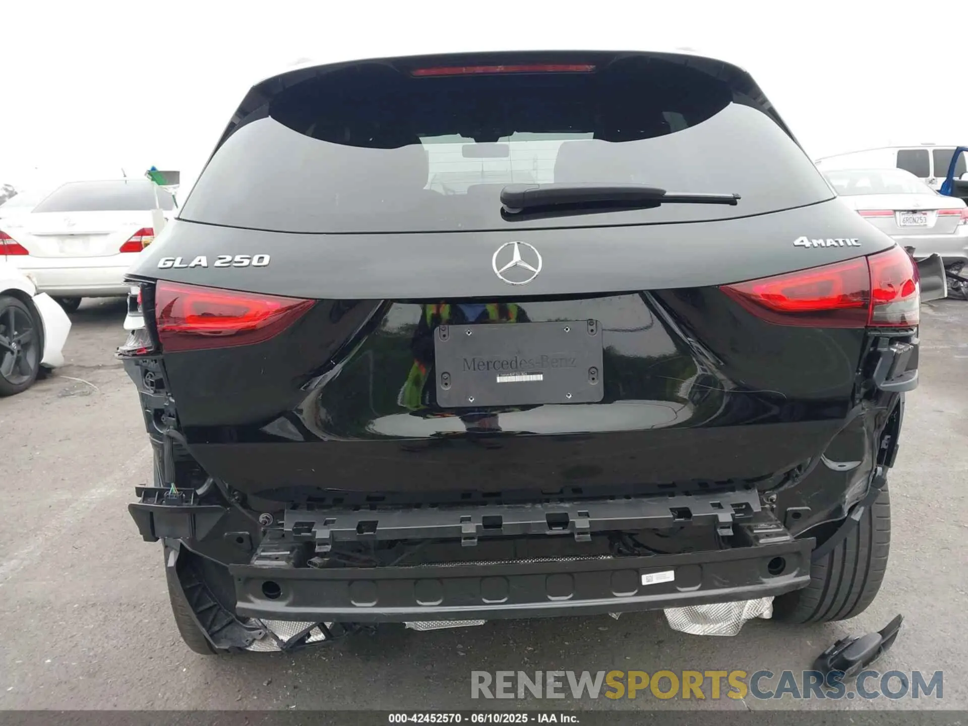 17 Photograph of a damaged car W1N4N4HB9PJ501806 MERCEDES-BENZ GLA 250 2023