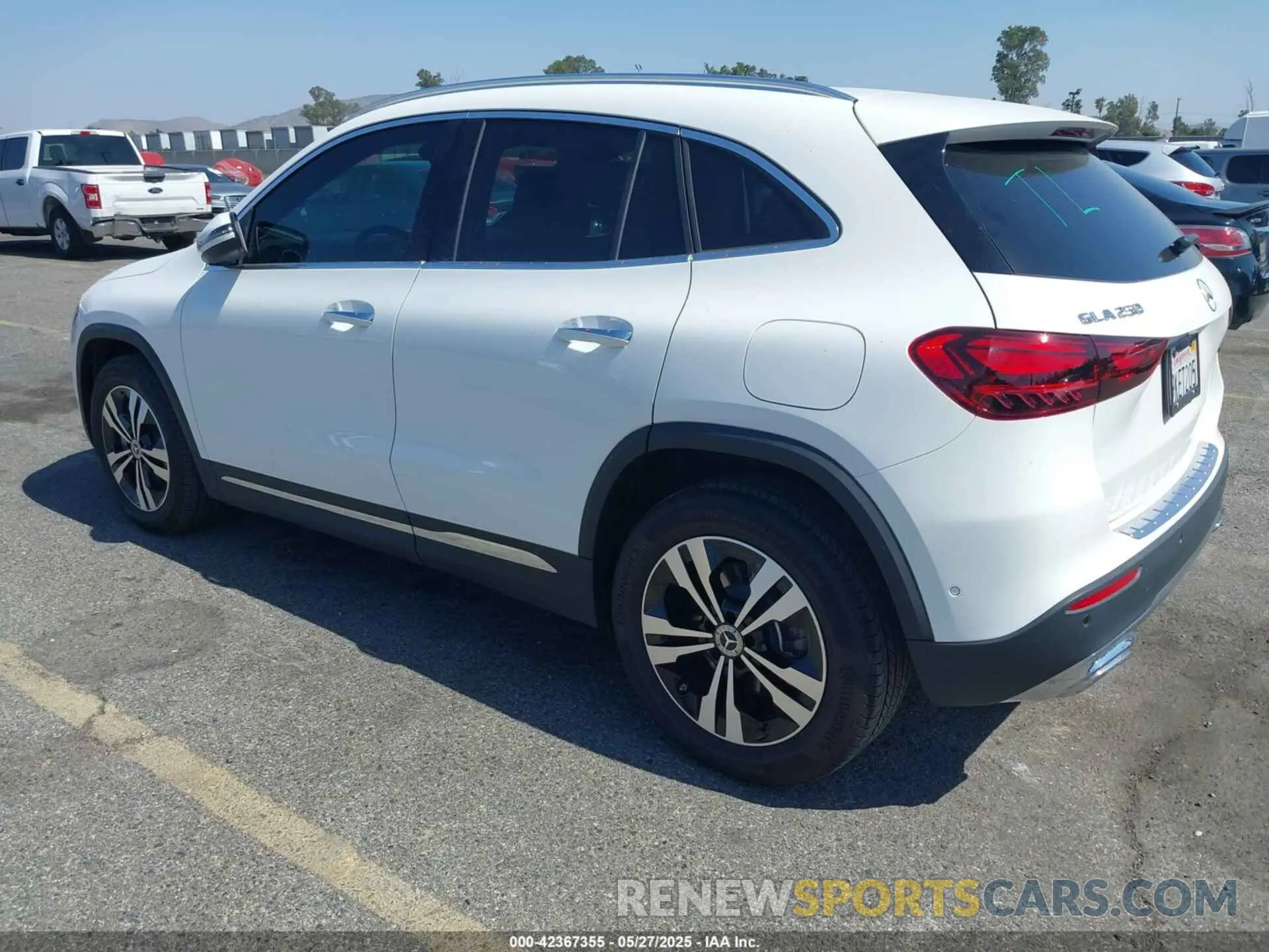 3 Photograph of a damaged car W1N4N4GB4RJ567359 MERCEDES-BENZ GLA 250 2024