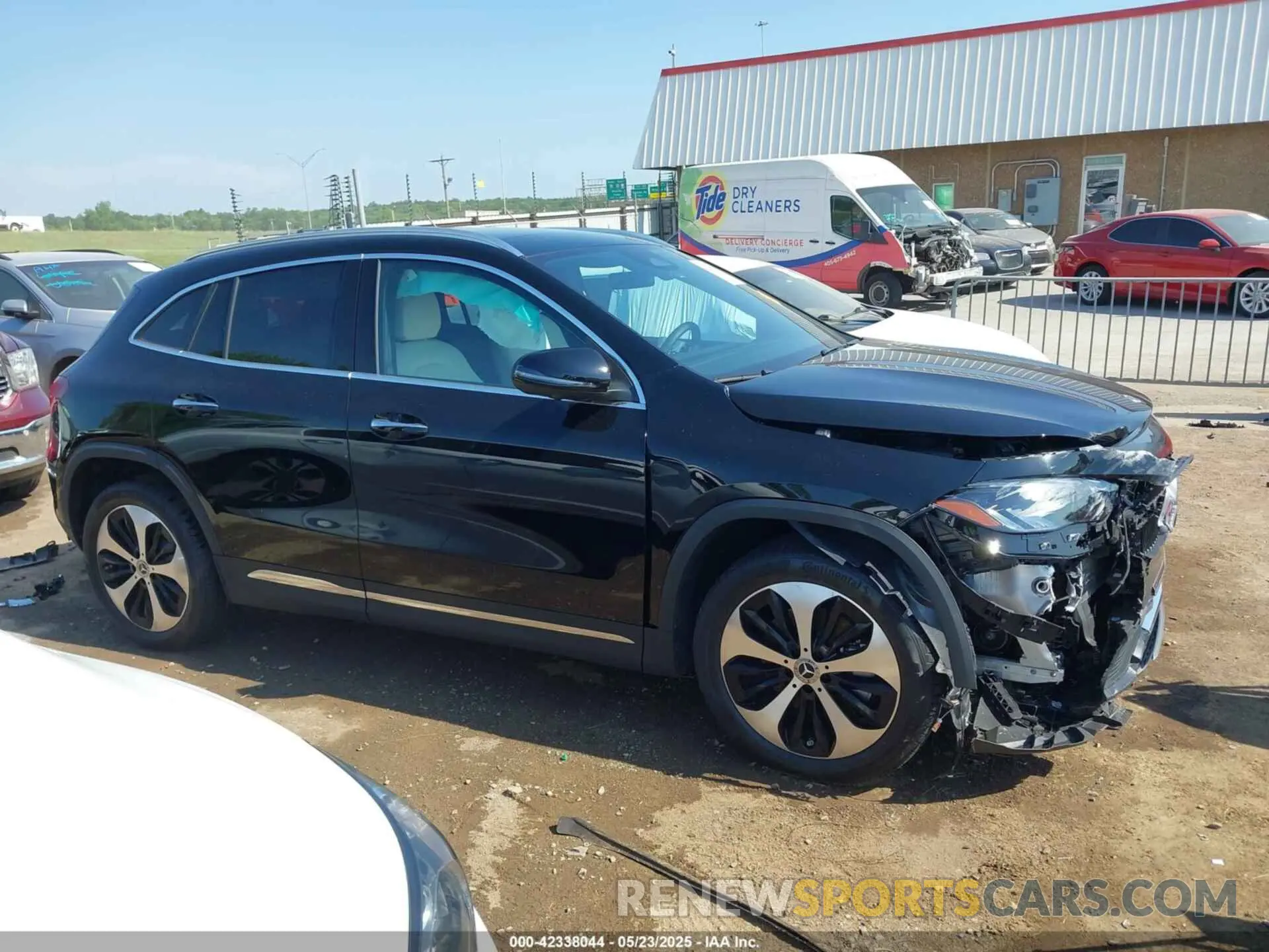 14 Photograph of a damaged car W1N4N4GB1SJ680174 MERCEDES-BENZ GLA 250 2025