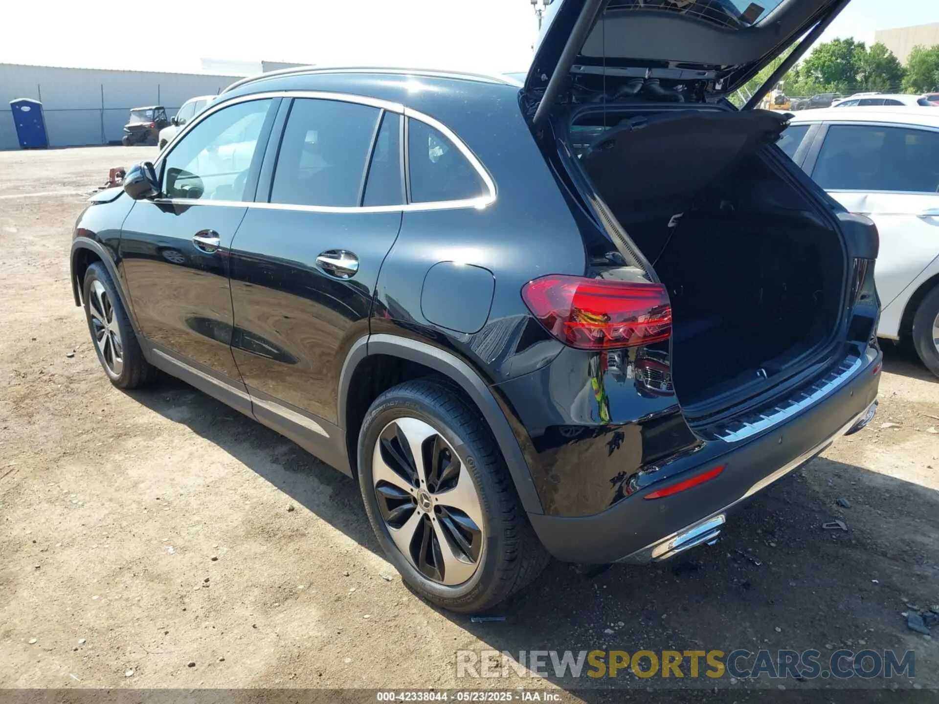 3 Photograph of a damaged car W1N4N4GB1SJ680174 MERCEDES-BENZ GLA 250 2025