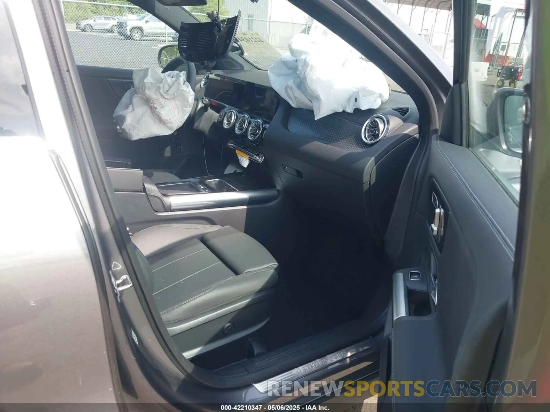 5 Photograph of a damaged car W1N4N4GB3SJ666101 MERCEDES-BENZ GLA 250 2025
