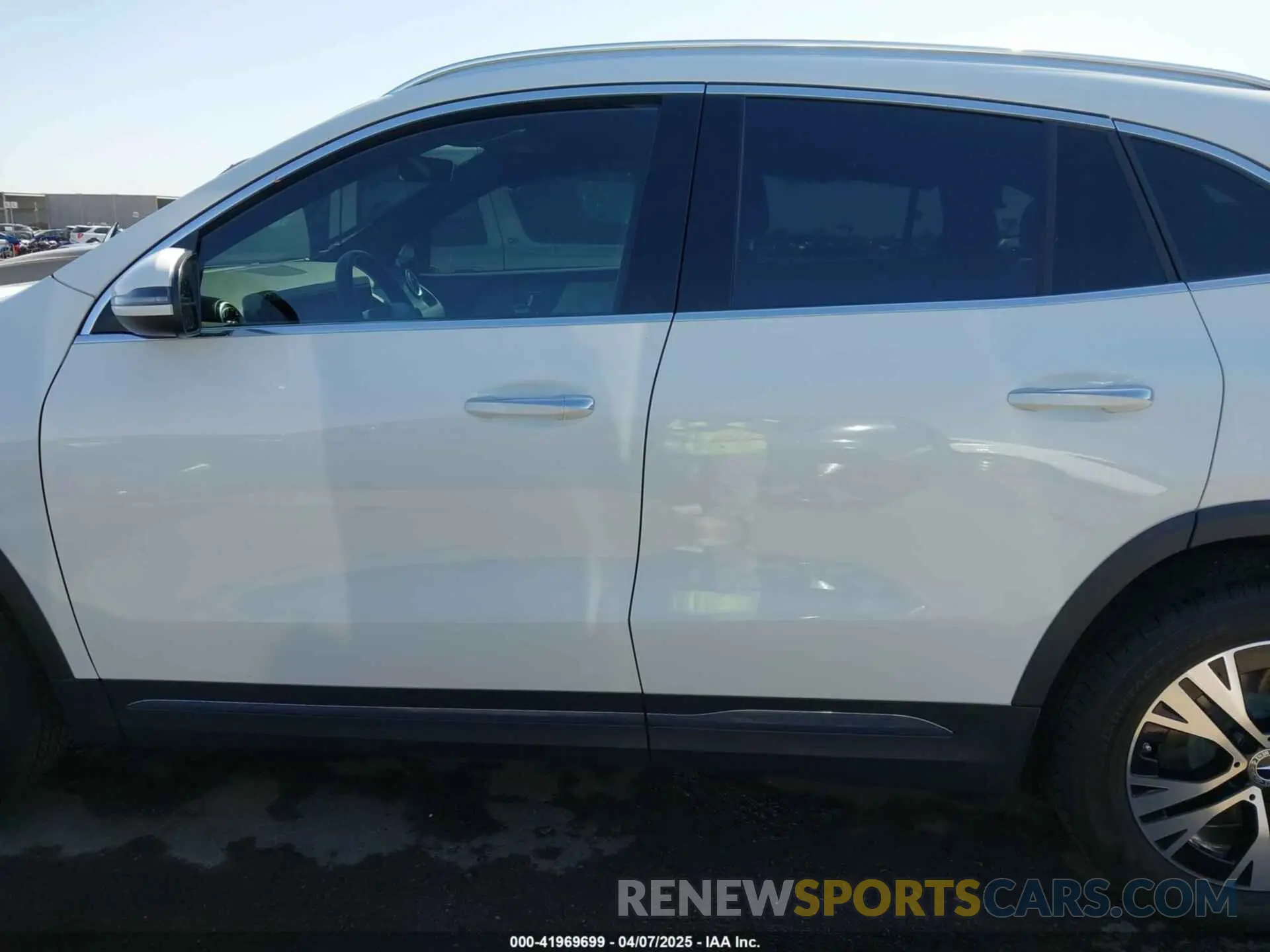 14 Photograph of a damaged car W1N4N4GB5SJ671784 MERCEDES-BENZ GLA 250 2025