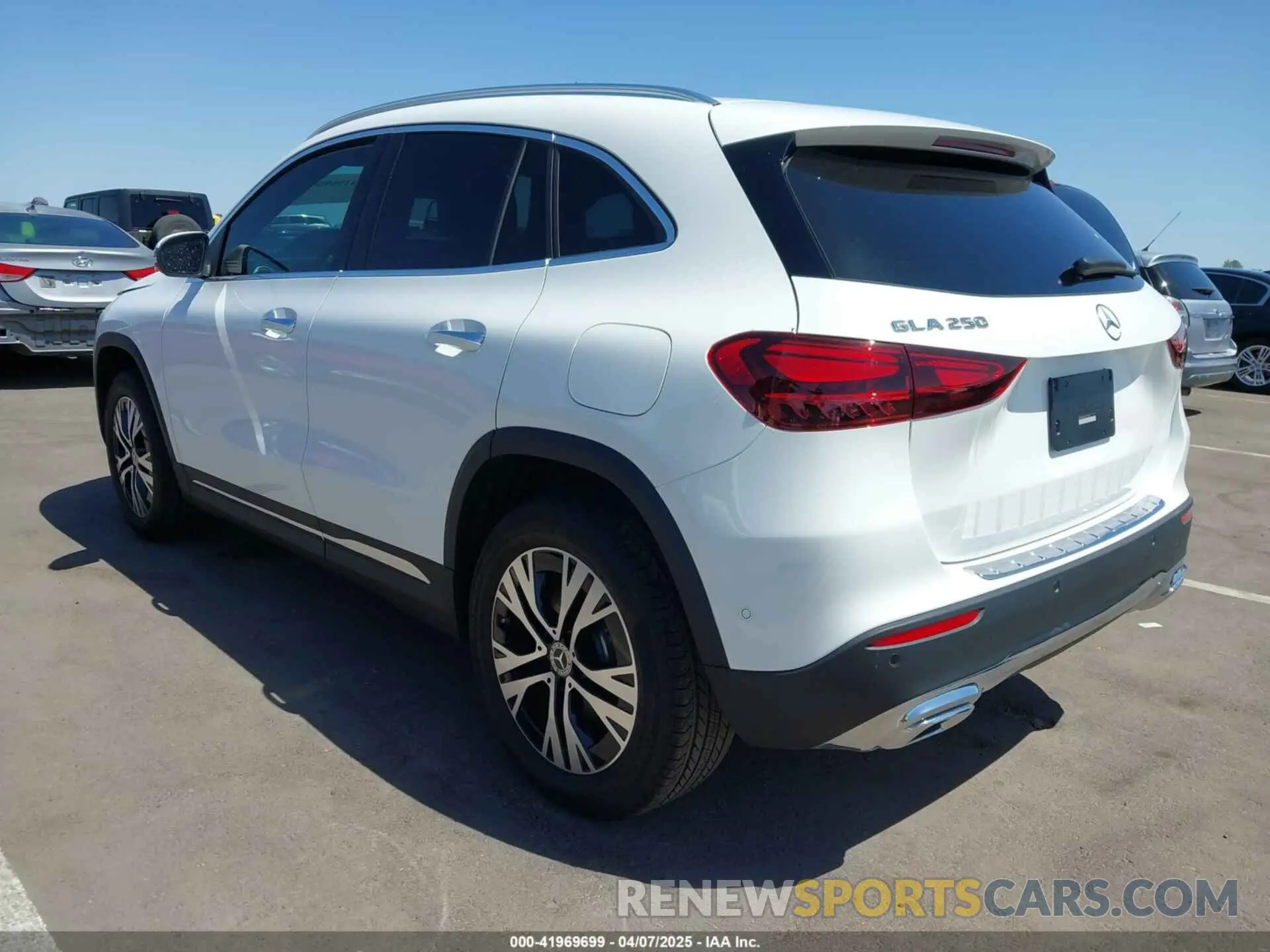 3 Photograph of a damaged car W1N4N4GB5SJ671784 MERCEDES-BENZ GLA 250 2025