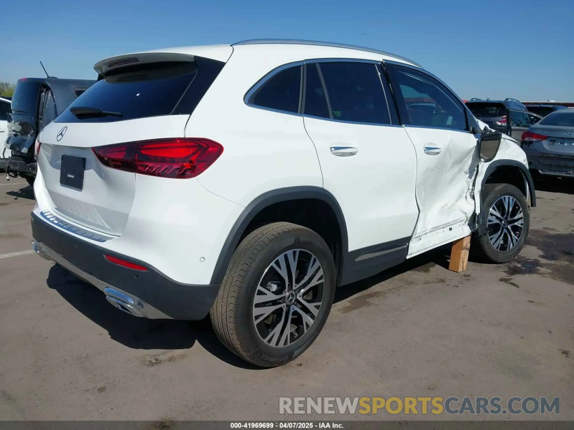 4 Photograph of a damaged car W1N4N4GB5SJ671784 MERCEDES-BENZ GLA 250 2025