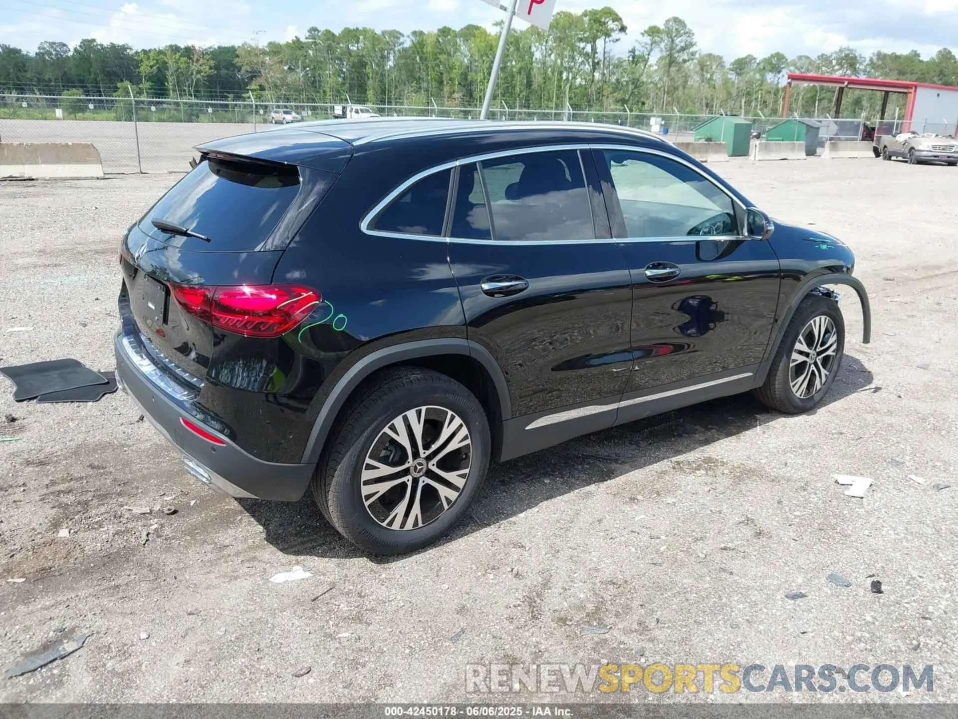 4 Photograph of a damaged car W1N4N4GB5SJ672207 MERCEDES-BENZ GLA 250 2025