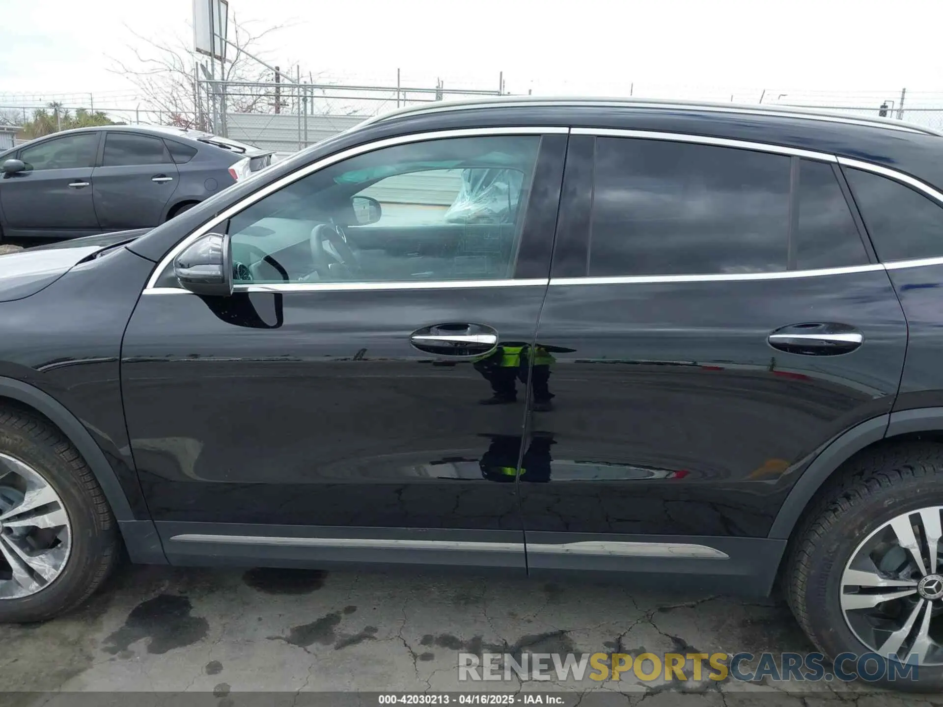 14 Photograph of a damaged car W1N4N4GB6SJ672085 MERCEDES-BENZ GLA 250 2025