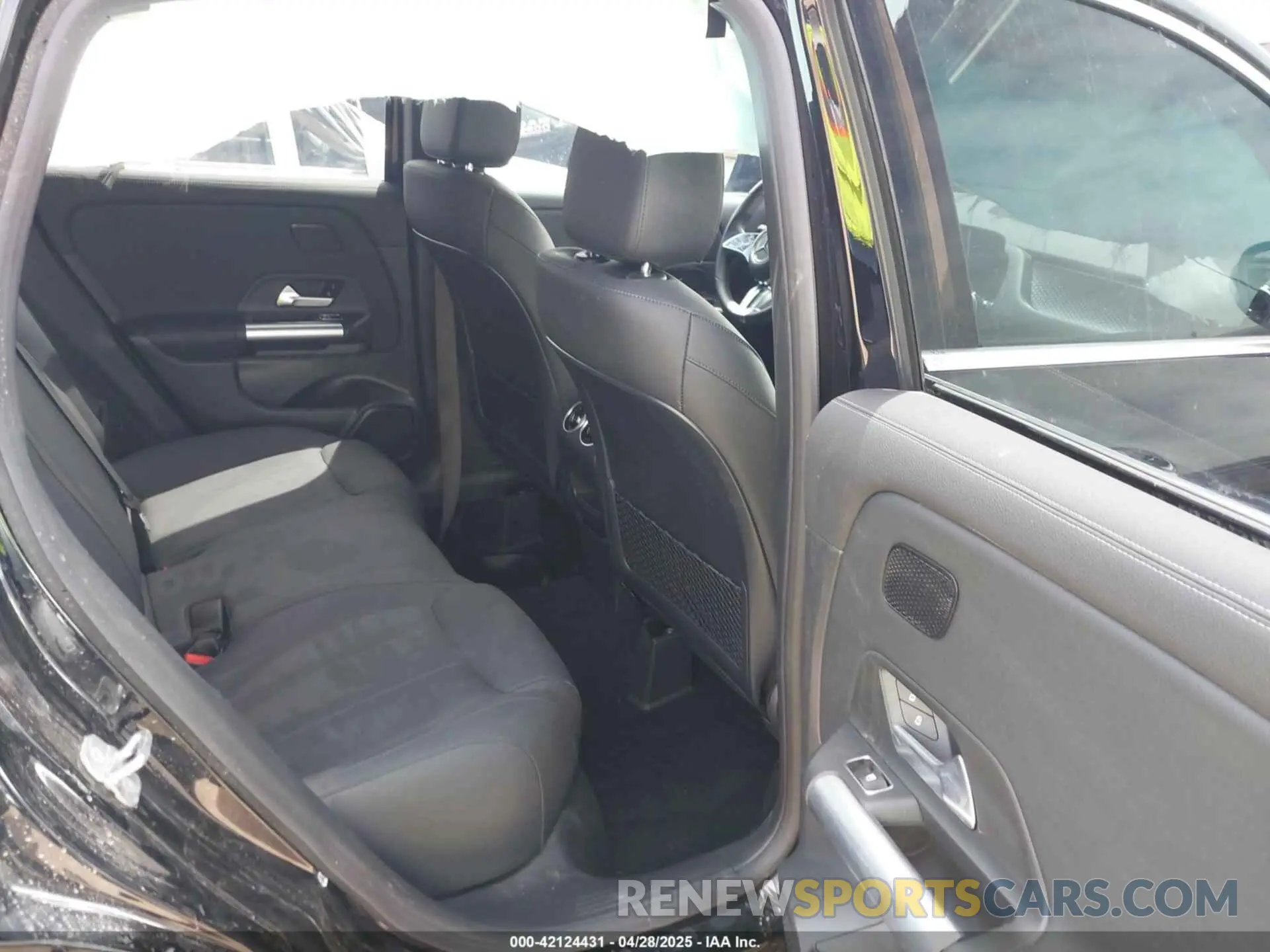 8 Photograph of a damaged car W1N4N4GB6SJ686584 MERCEDES-BENZ GLA 250 2025
