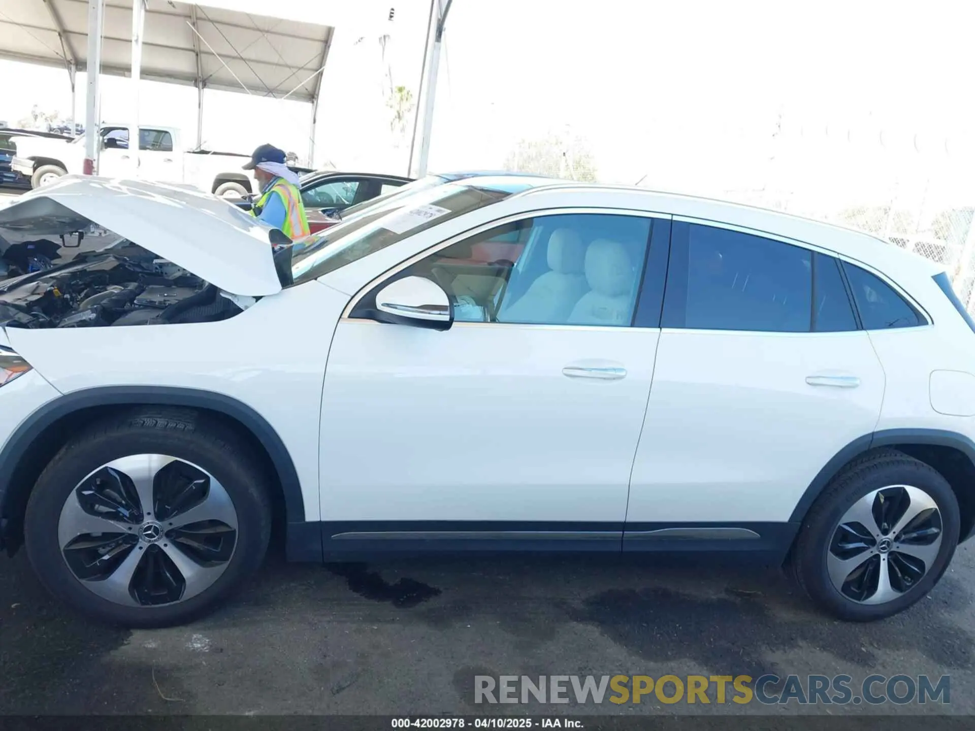 14 Photograph of a damaged car W1N4N4GB9SJ623740 MERCEDES-BENZ GLA 250 2025