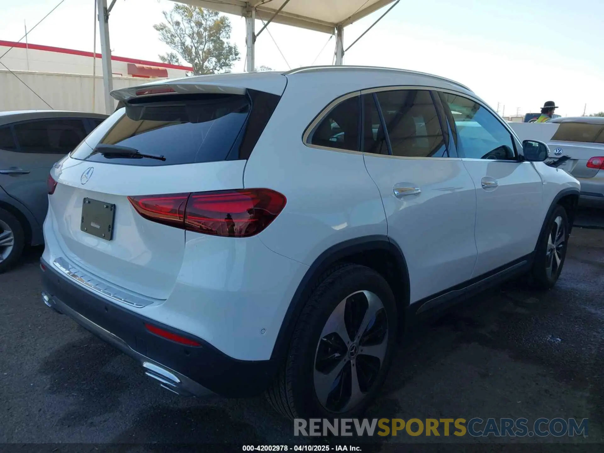 4 Photograph of a damaged car W1N4N4GB9SJ623740 MERCEDES-BENZ GLA 250 2025