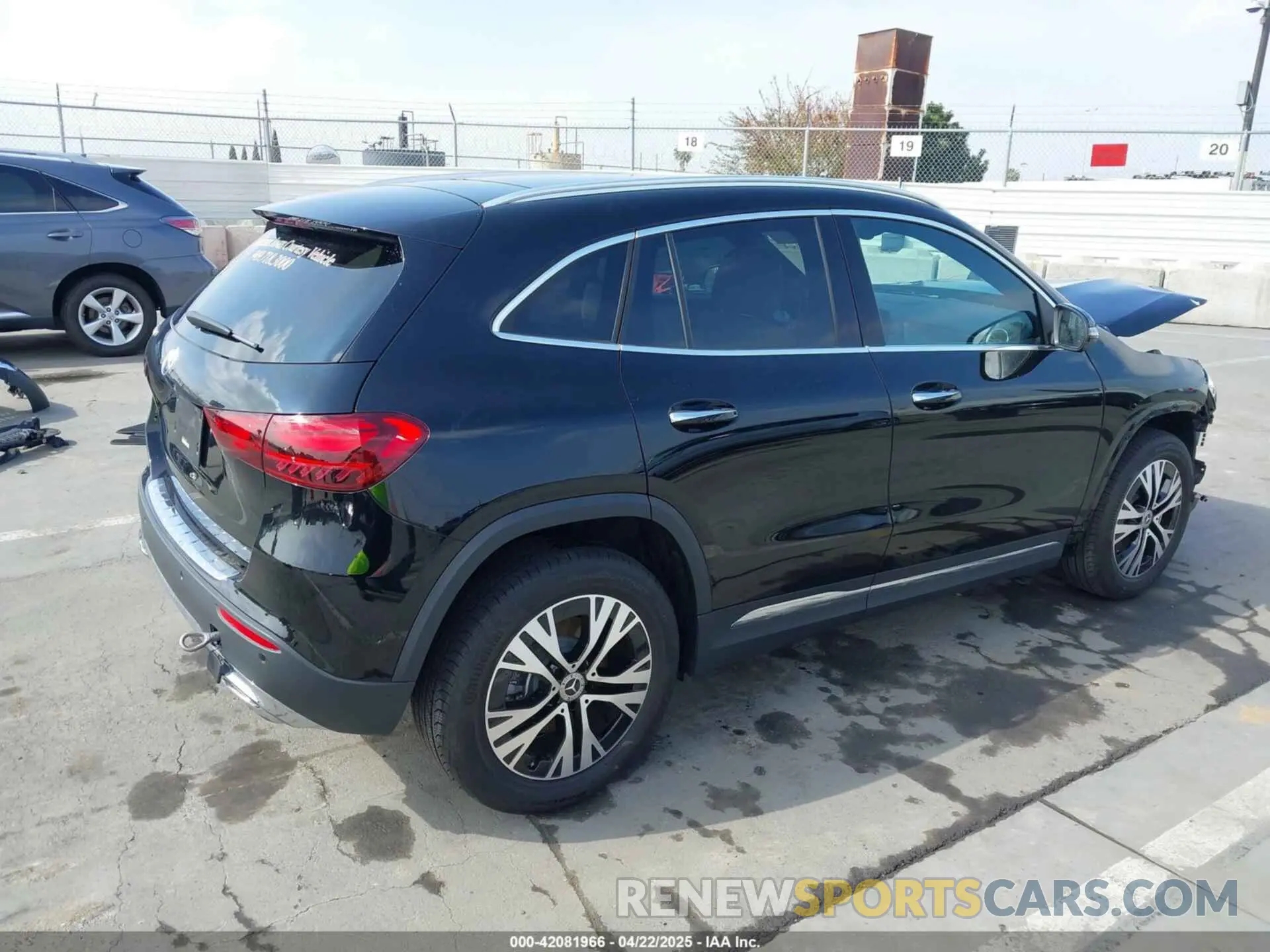 4 Photograph of a damaged car W1N4N4GB9SJ648895 MERCEDES-BENZ GLA 250 2025