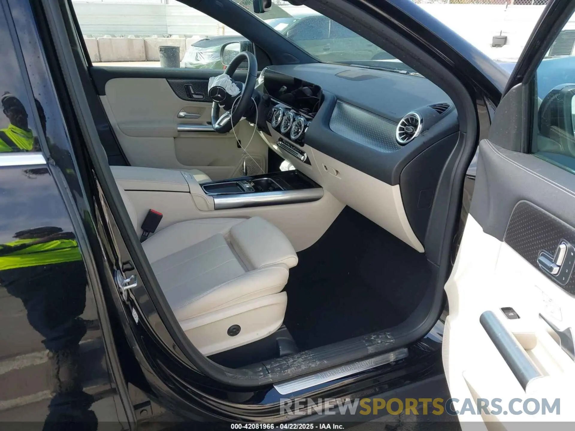 5 Photograph of a damaged car W1N4N4GB9SJ648895 MERCEDES-BENZ GLA 250 2025