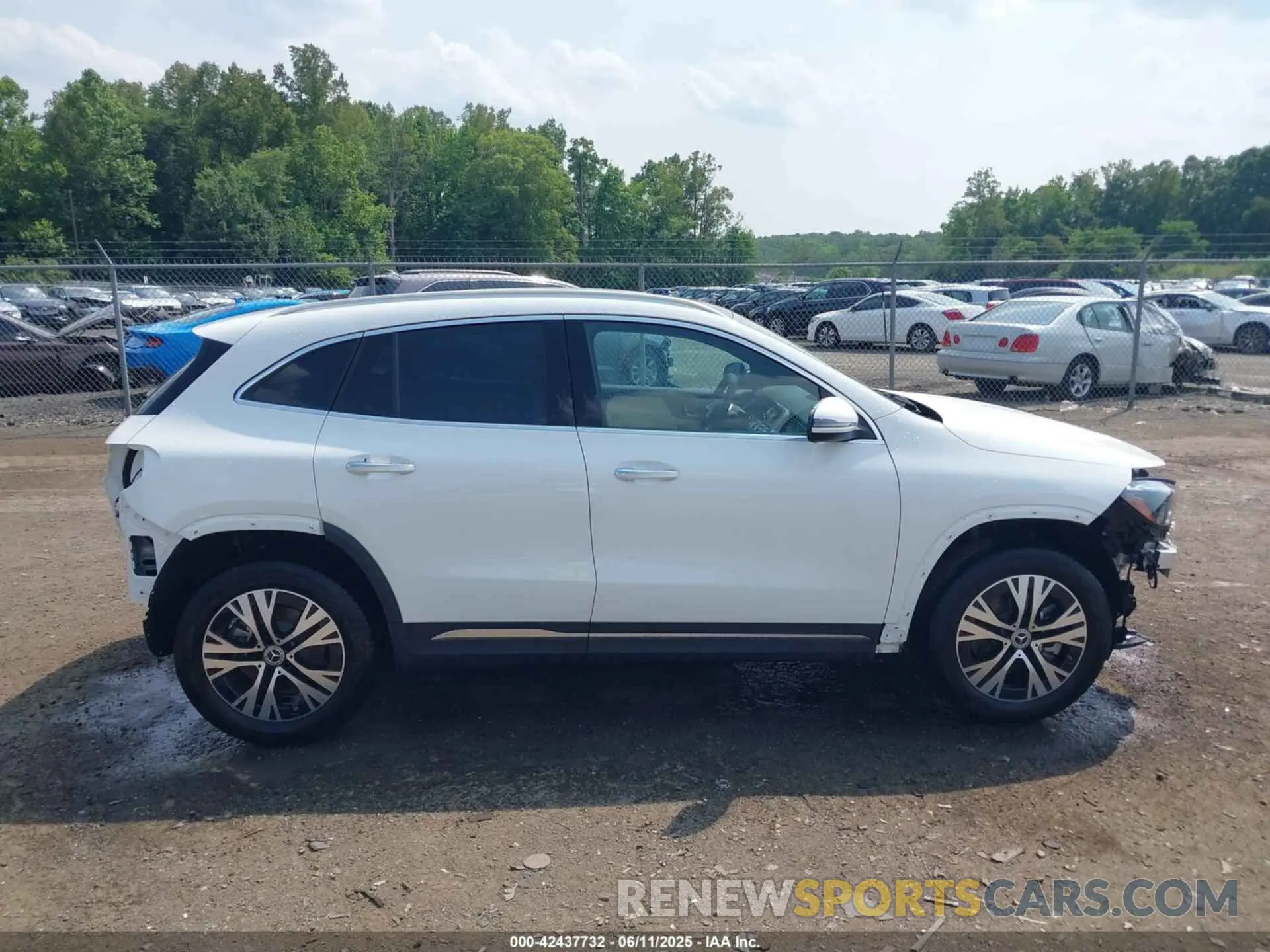 14 Photograph of a damaged car W1N4N4HB1SJ643530 MERCEDES-BENZ GLA 250 2025