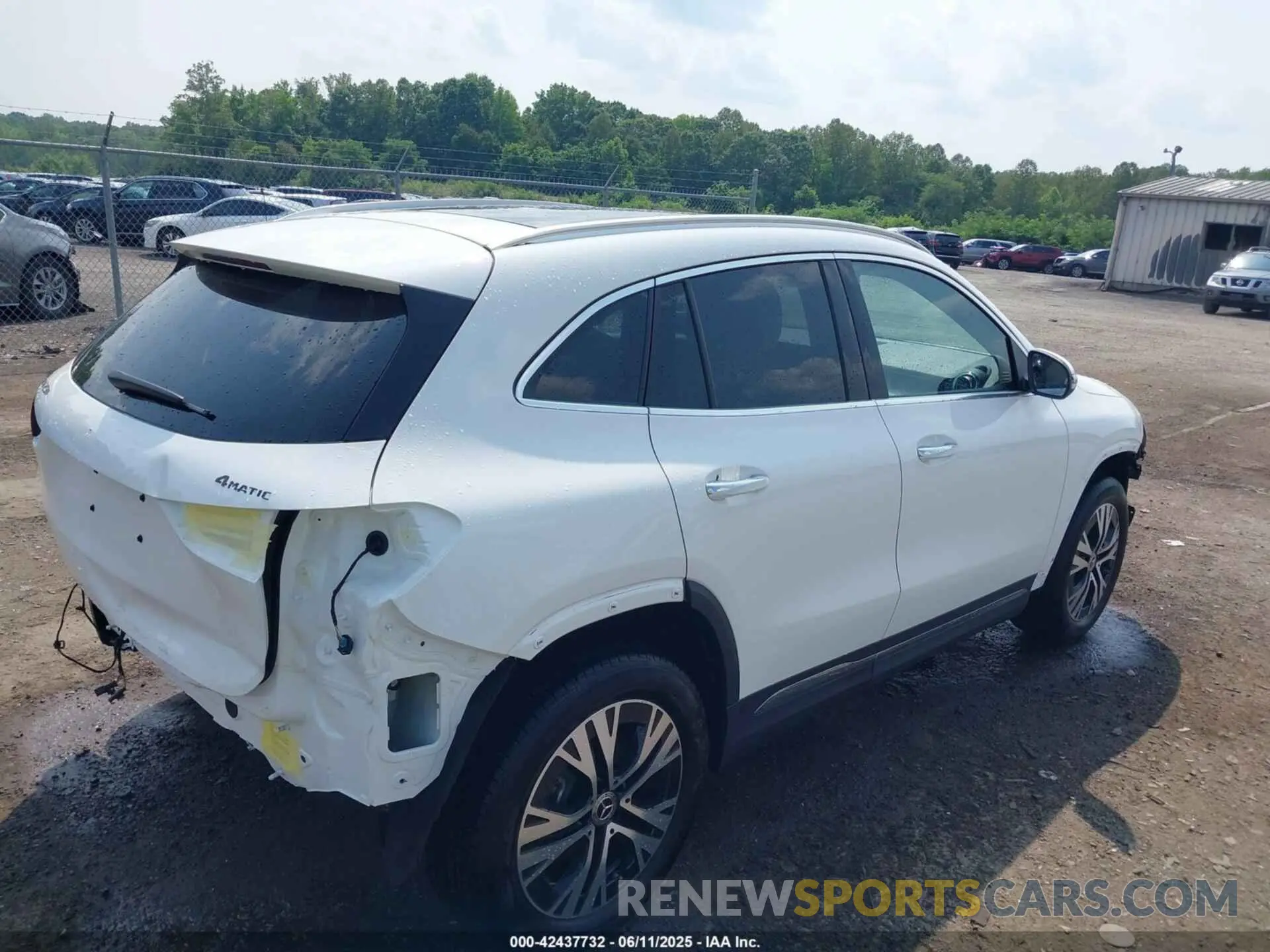 4 Photograph of a damaged car W1N4N4HB1SJ643530 MERCEDES-BENZ GLA 250 2025