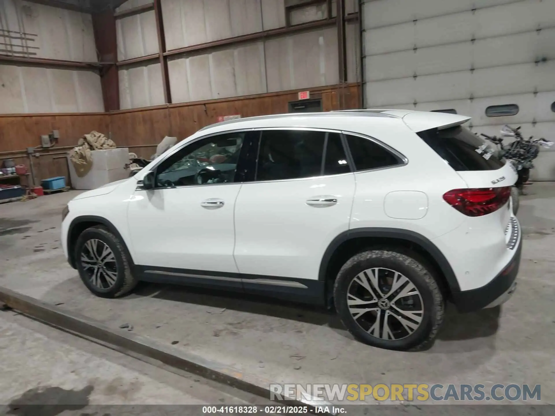 14 Photograph of a damaged car W1N4N4HB2SJ655704 MERCEDES-BENZ GLA 250 2025