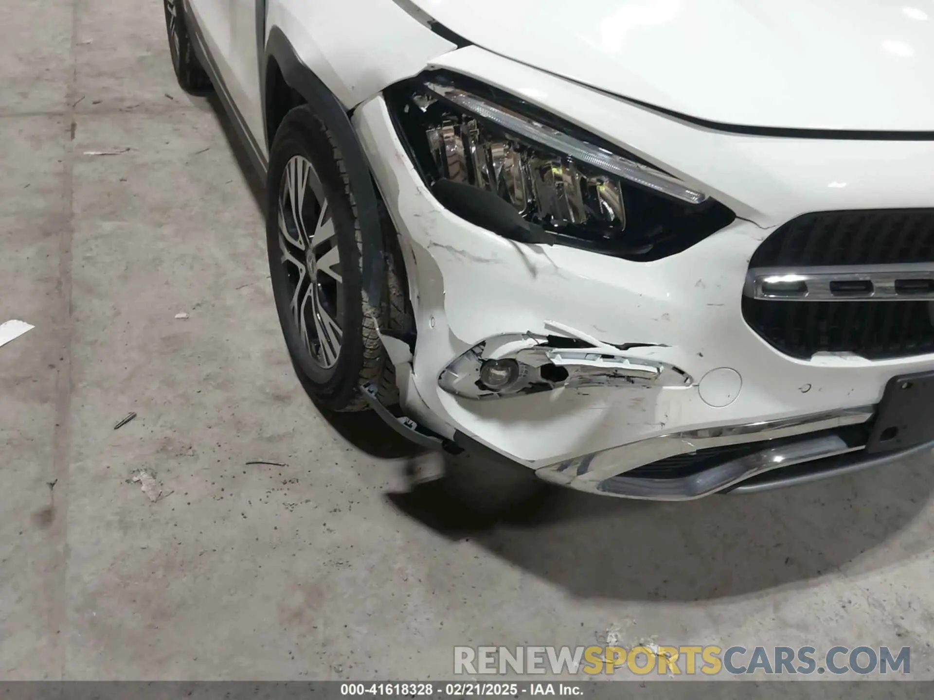 17 Photograph of a damaged car W1N4N4HB2SJ655704 MERCEDES-BENZ GLA 250 2025