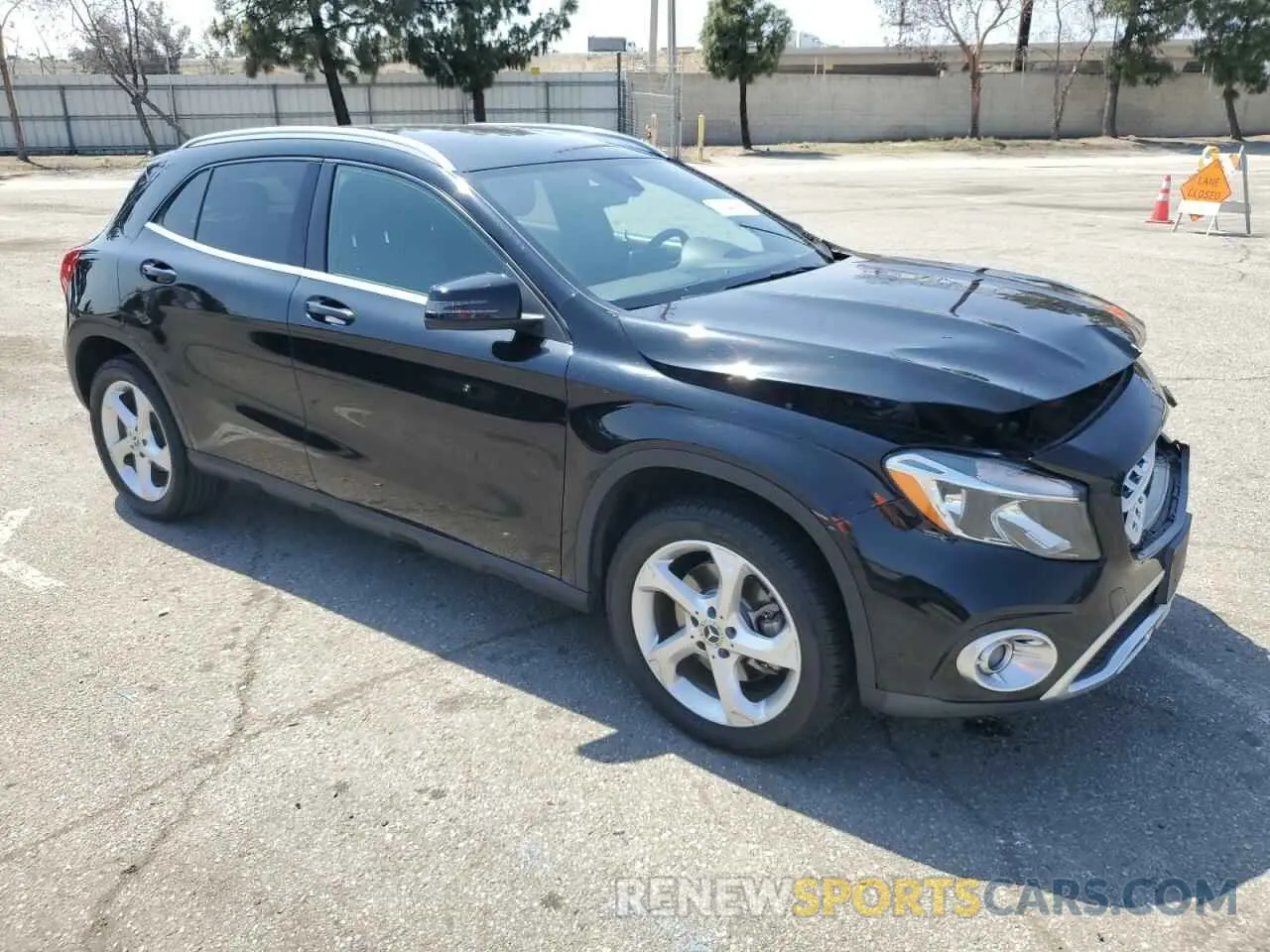 4 Photograph of a damaged car WDCTG4EB9KJ551075 MERCEDES-BENZ GLA-CLASS 2019