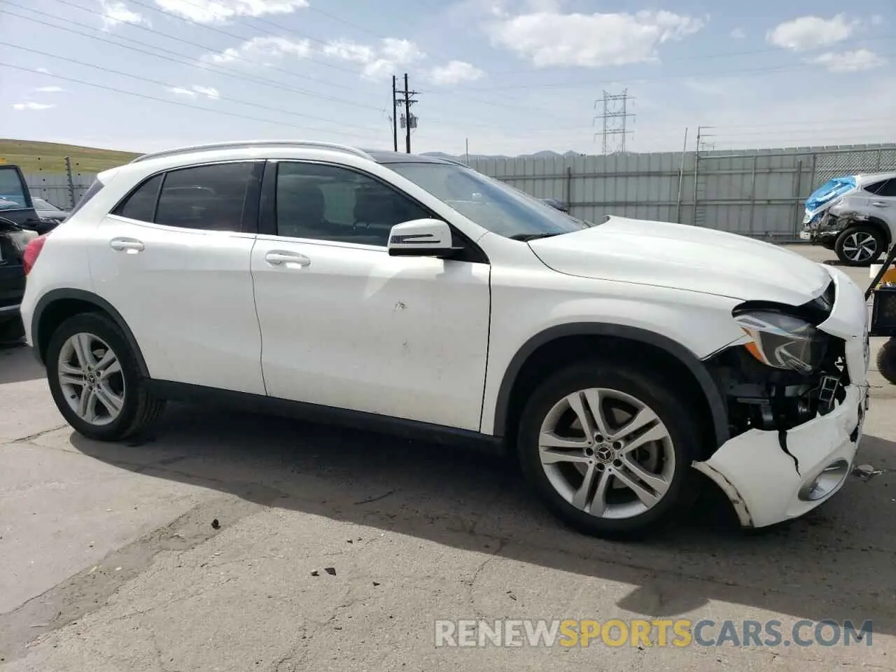 4 Photograph of a damaged car WDCTG4GB2KJ581662 MERCEDES-BENZ GLA-CLASS 2019