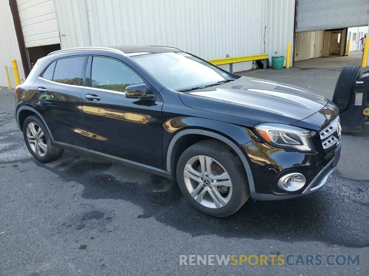 4 Photograph of a damaged car WDCTG4GB8KJ549086 MERCEDES-BENZ GLA-CLASS 2019