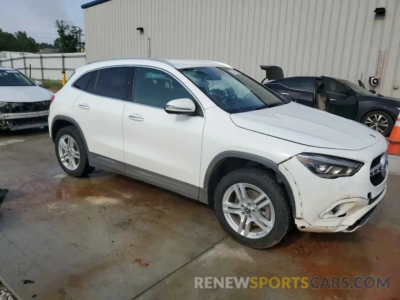 4 Photograph of a damaged car W1N4N4GB0MJ135828 MERCEDES-BENZ GLA-CLASS 2021