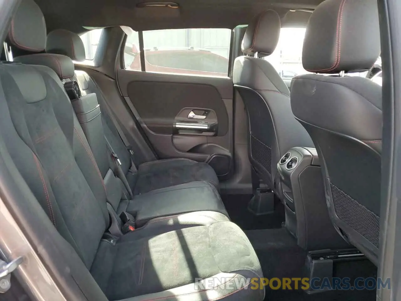 11 Photograph of a damaged car W1N4N4GB0MJ170322 MERCEDES-BENZ GLA-CLASS 2021