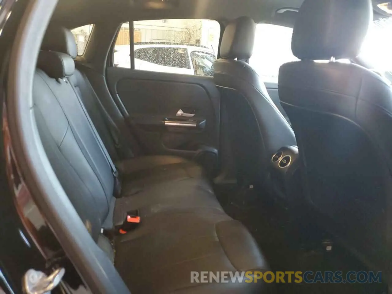 11 Photograph of a damaged car W1N4N4HB3MJ162987 MERCEDES-BENZ GLA-CLASS 2021