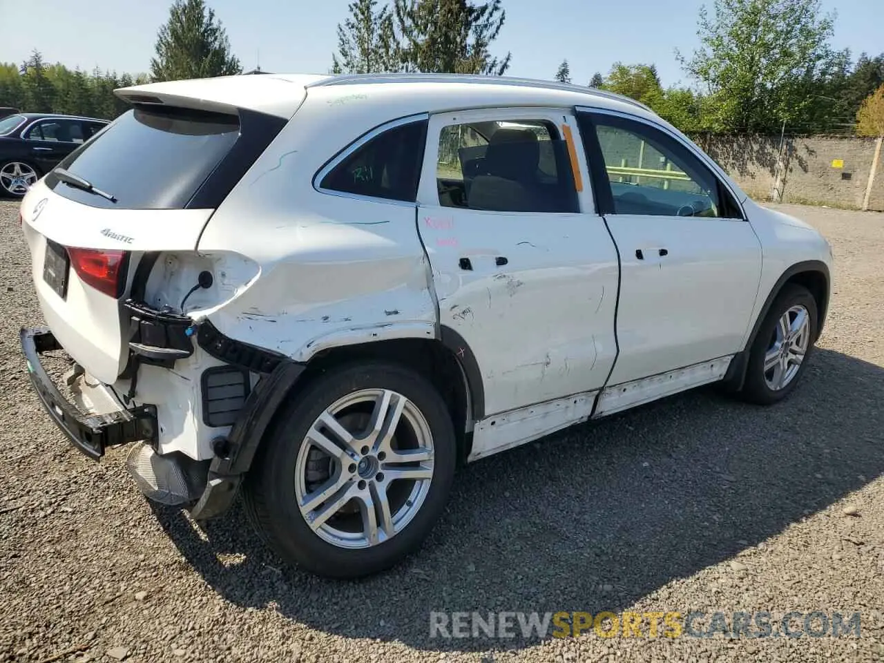 3 Photograph of a damaged car W1N4N4HBXMJ272662 MERCEDES-BENZ GLA-CLASS 2021