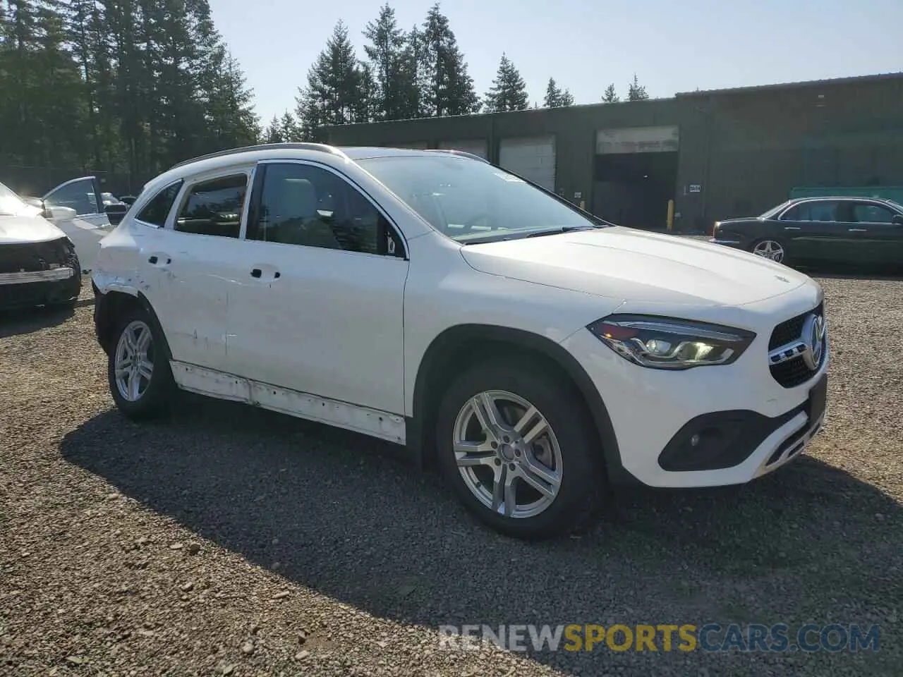 4 Photograph of a damaged car W1N4N4HBXMJ272662 MERCEDES-BENZ GLA-CLASS 2021