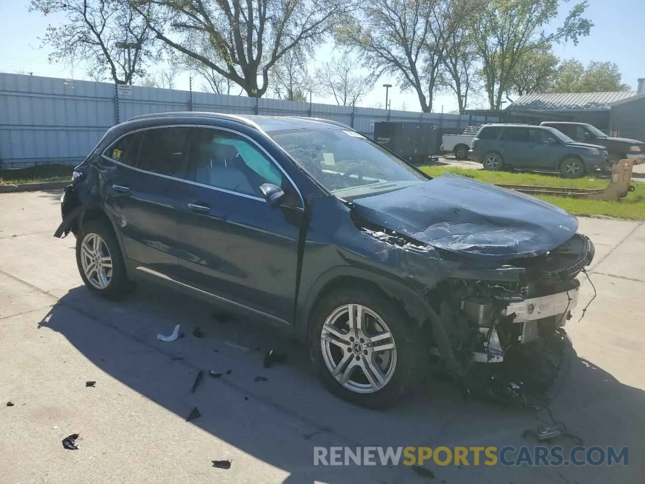 4 Photograph of a damaged car W1N4N4HB7NJ393859 MERCEDES-BENZ GLA-CLASS 2022
