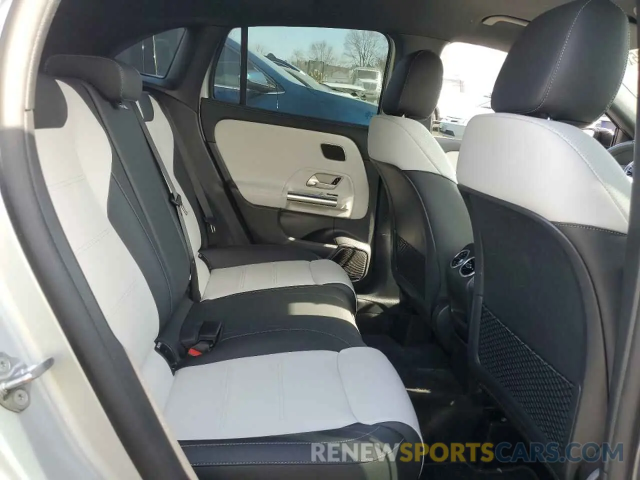 11 Photograph of a damaged car W1N4N5DB2NJ381369 MERCEDES-BENZ GLA-CLASS 2022