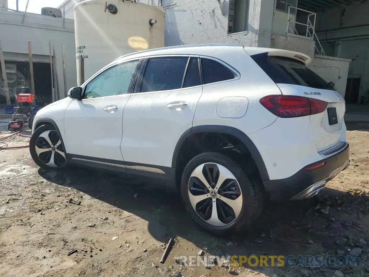 2 Photograph of a damaged car W1N4N4GB2RJ608300 MERCEDES-BENZ GLA-CLASS 2024