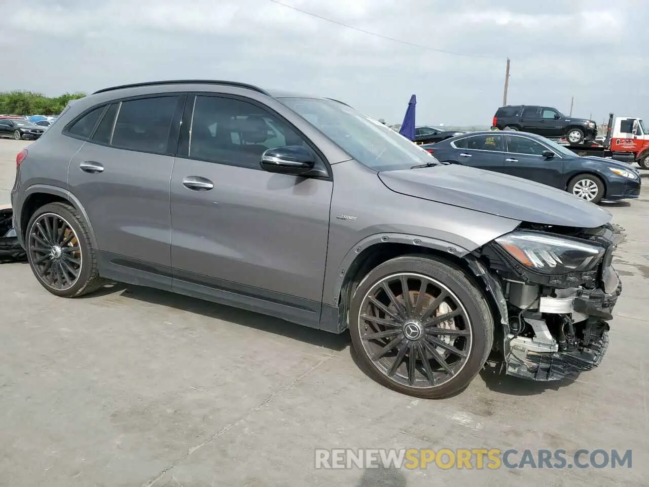 4 Photograph of a damaged car W1N4N5BB8RJ576272 MERCEDES-BENZ GLA-CLASS 2024