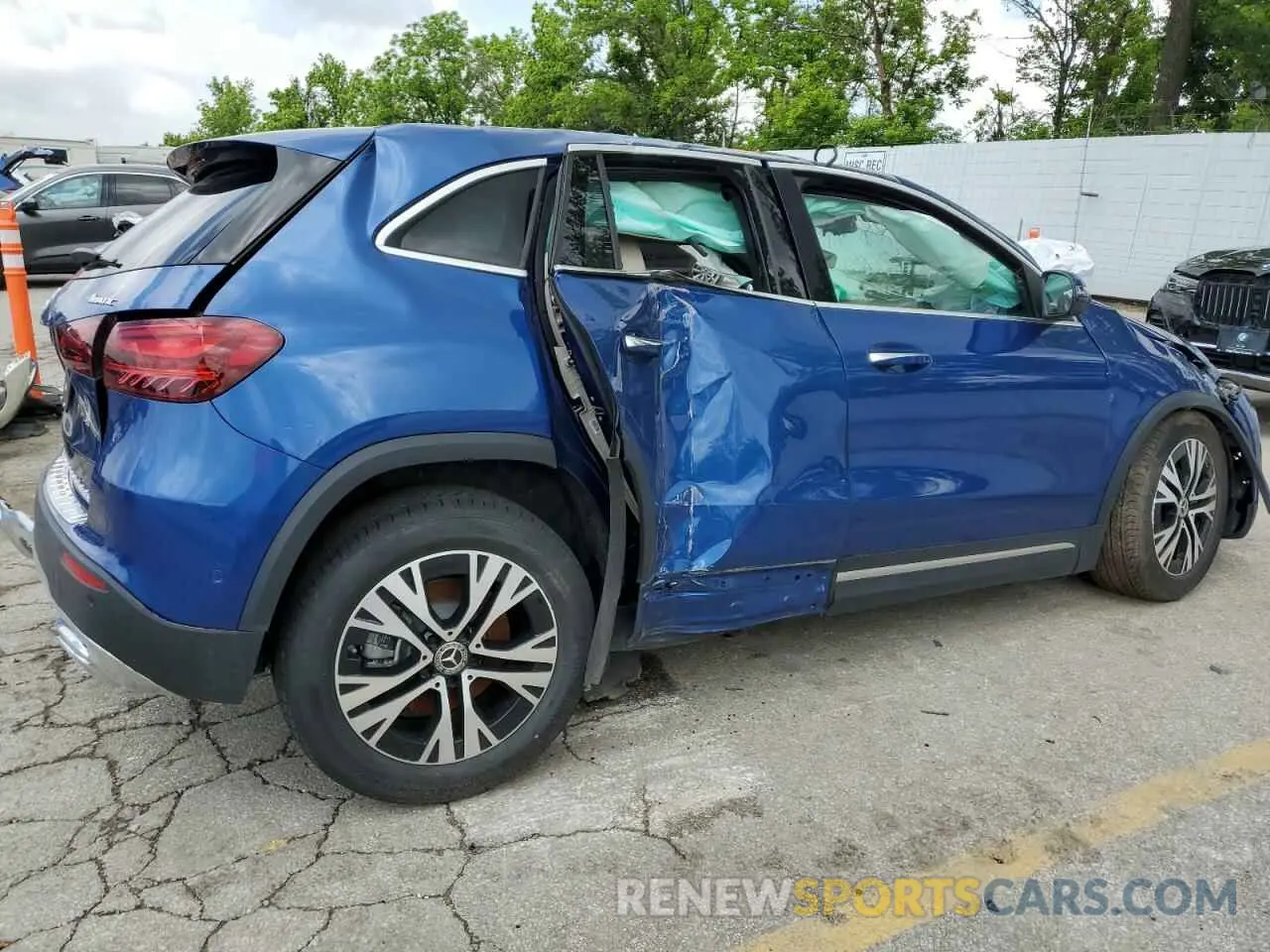 3 Photograph of a damaged car W1N4N4HB1SJ693683 MERCEDES-BENZ GLA-CLASS 2025