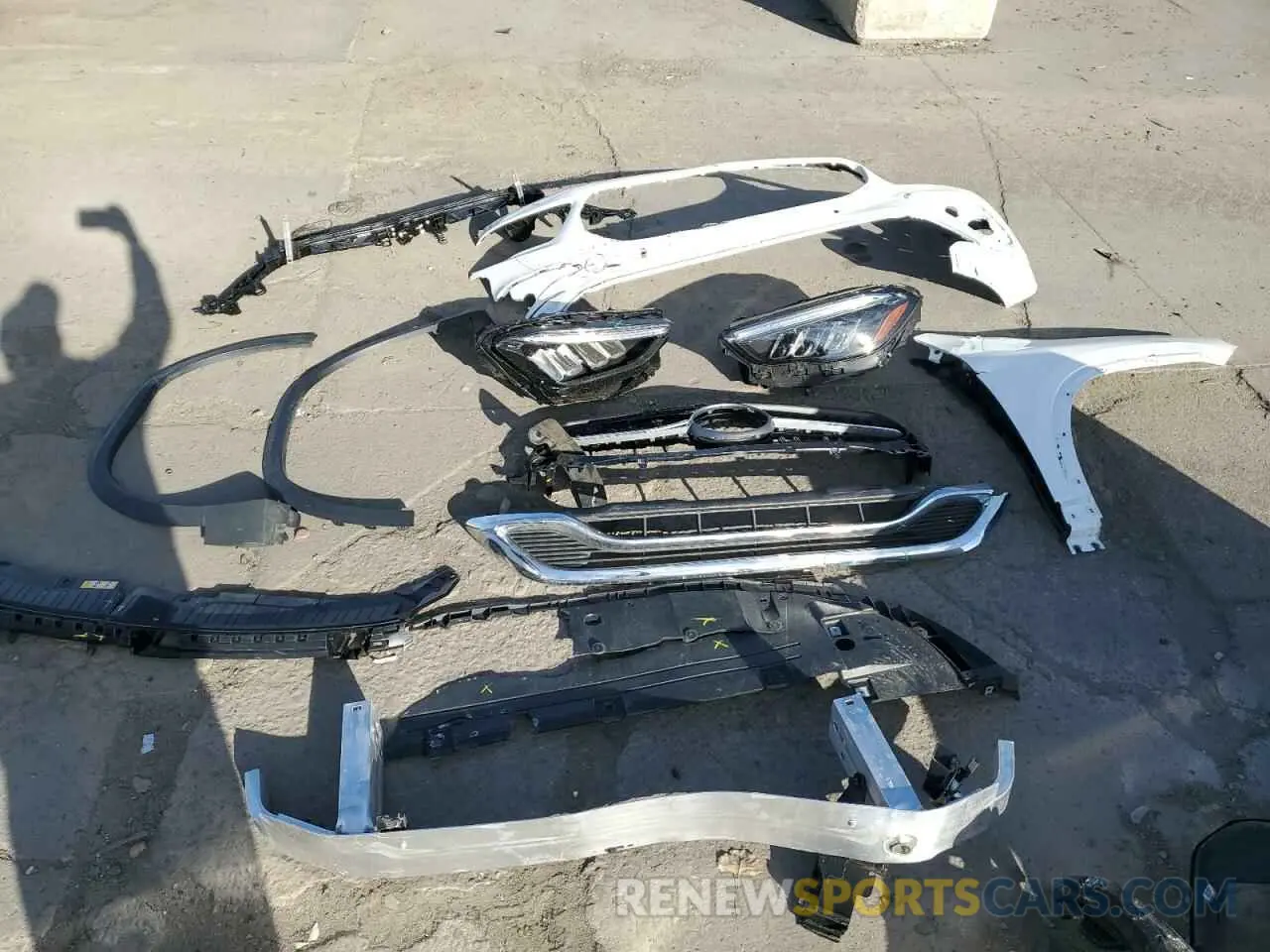 13 Photograph of a damaged car W1N4N4HB5SJ686736 MERCEDES-BENZ GLA-CLASS 2025