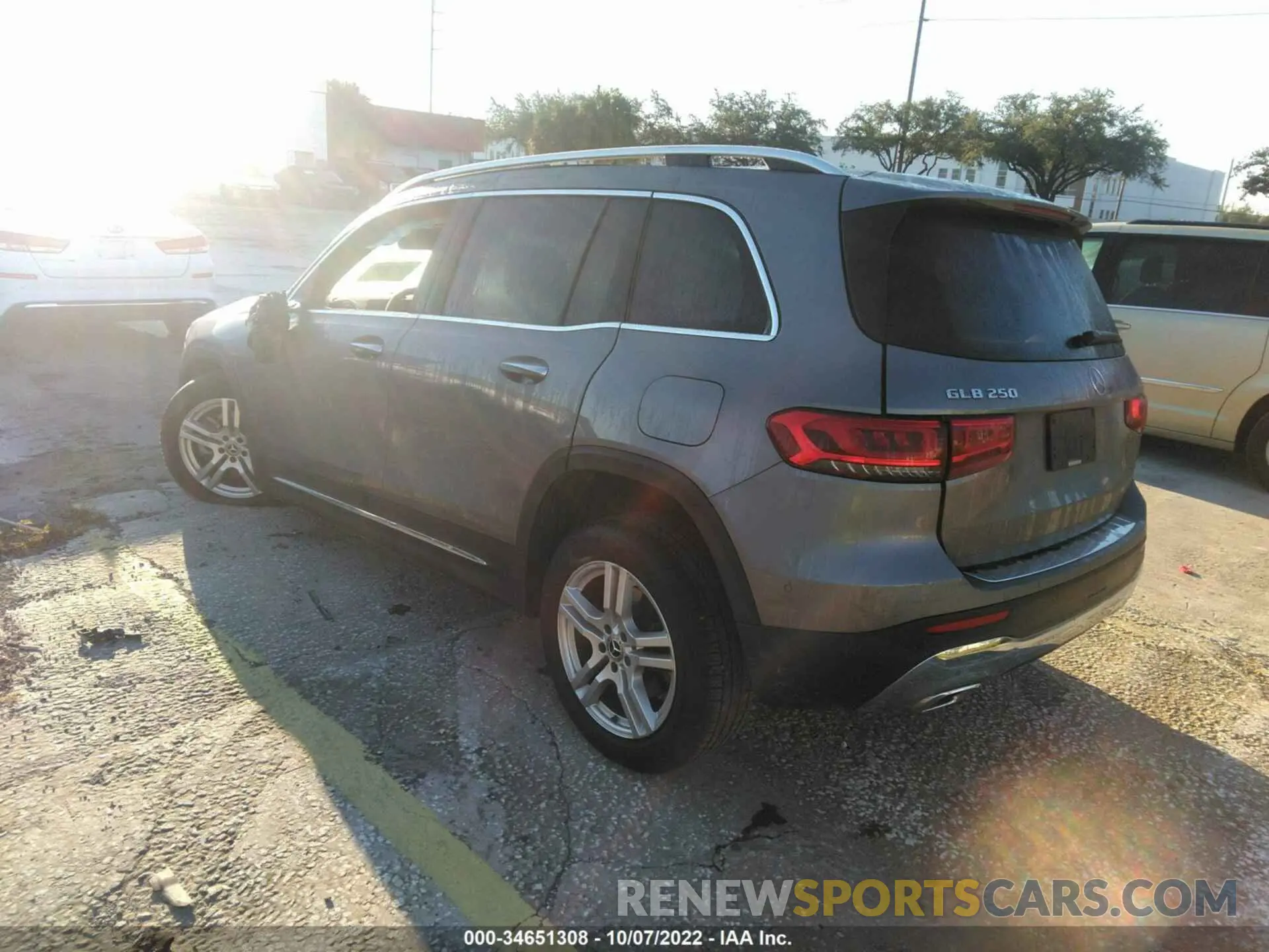 3 Photograph of a damaged car W1N4M4GB0LW014110 MERCEDES-BENZ GLB 2020