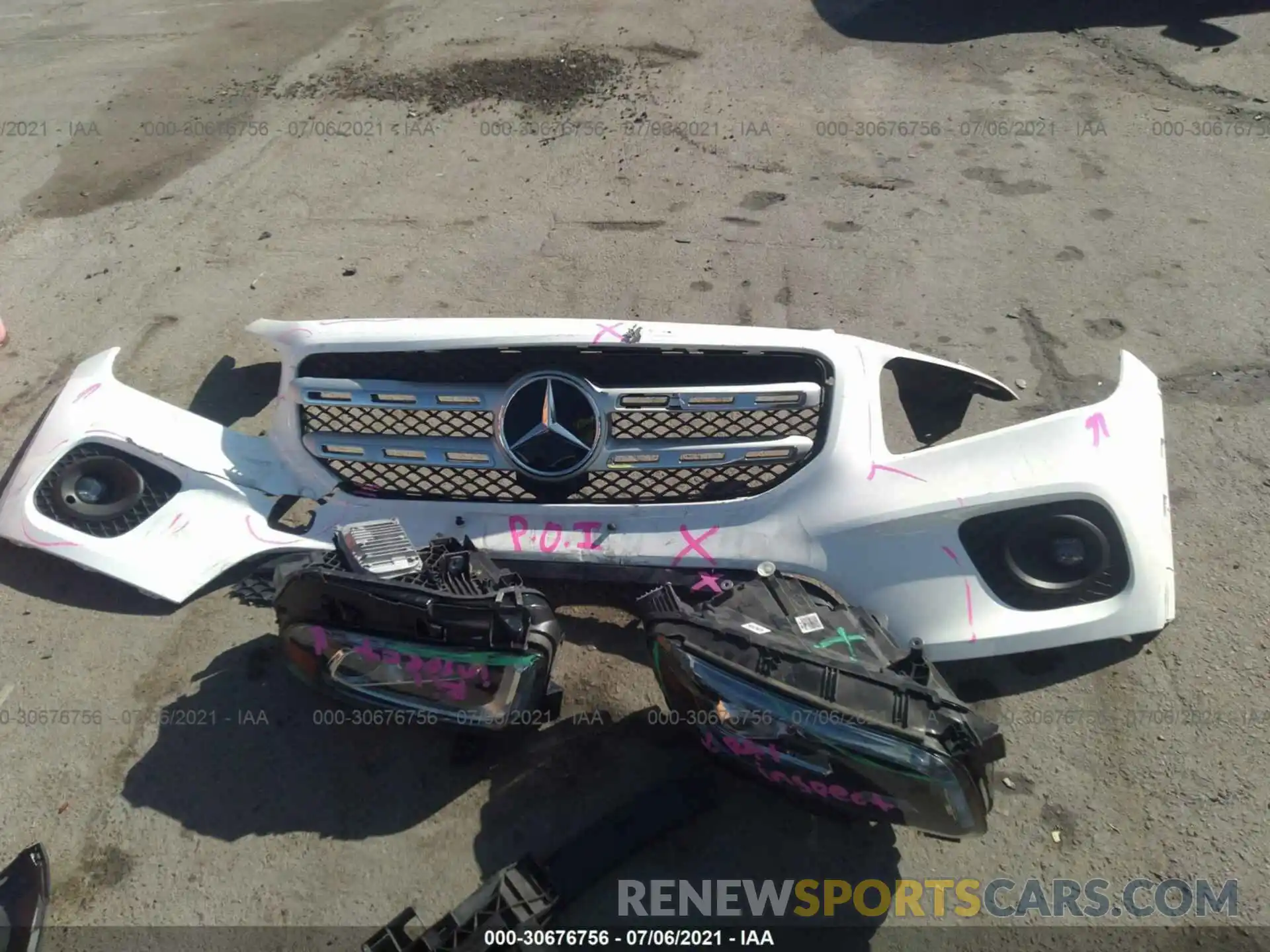 12 Photograph of a damaged car W1N4M4HB6LW042895 MERCEDES-BENZ GLB 2020