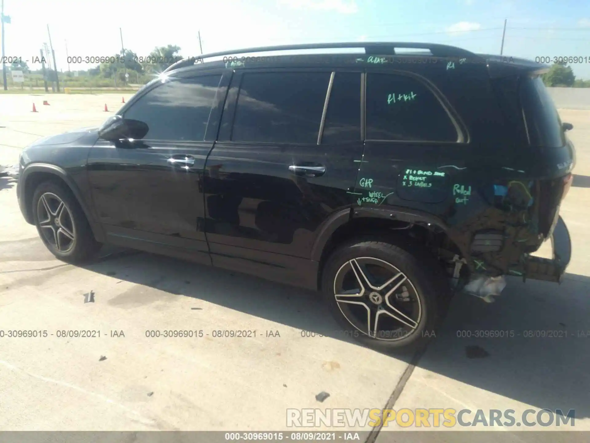 3 Photograph of a damaged car W1N4M4GB9MW142671 MERCEDES-BENZ GLB 2021