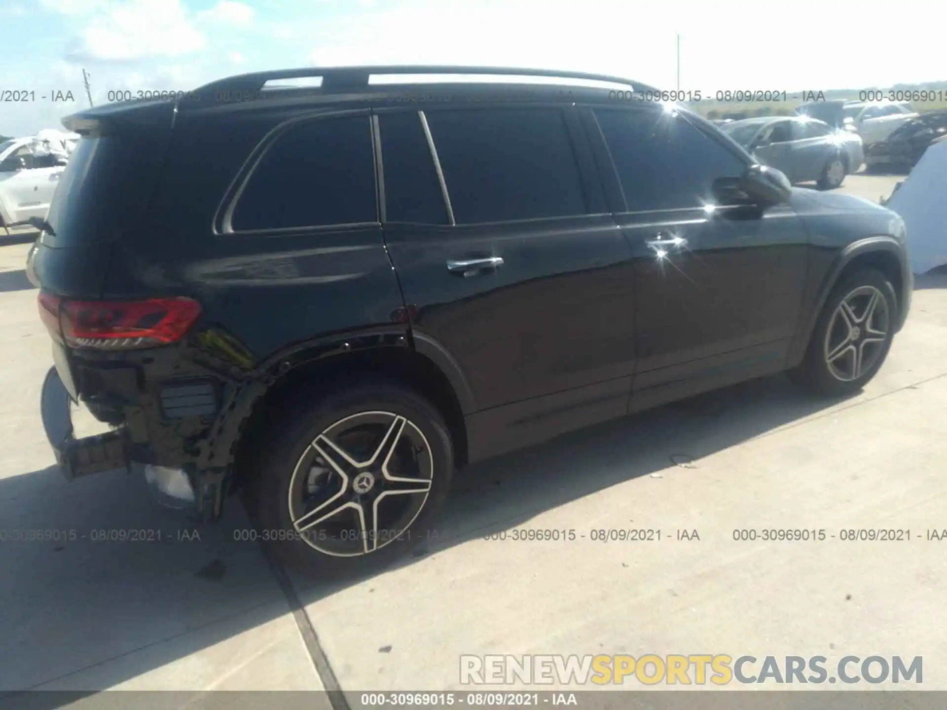 4 Photograph of a damaged car W1N4M4GB9MW142671 MERCEDES-BENZ GLB 2021