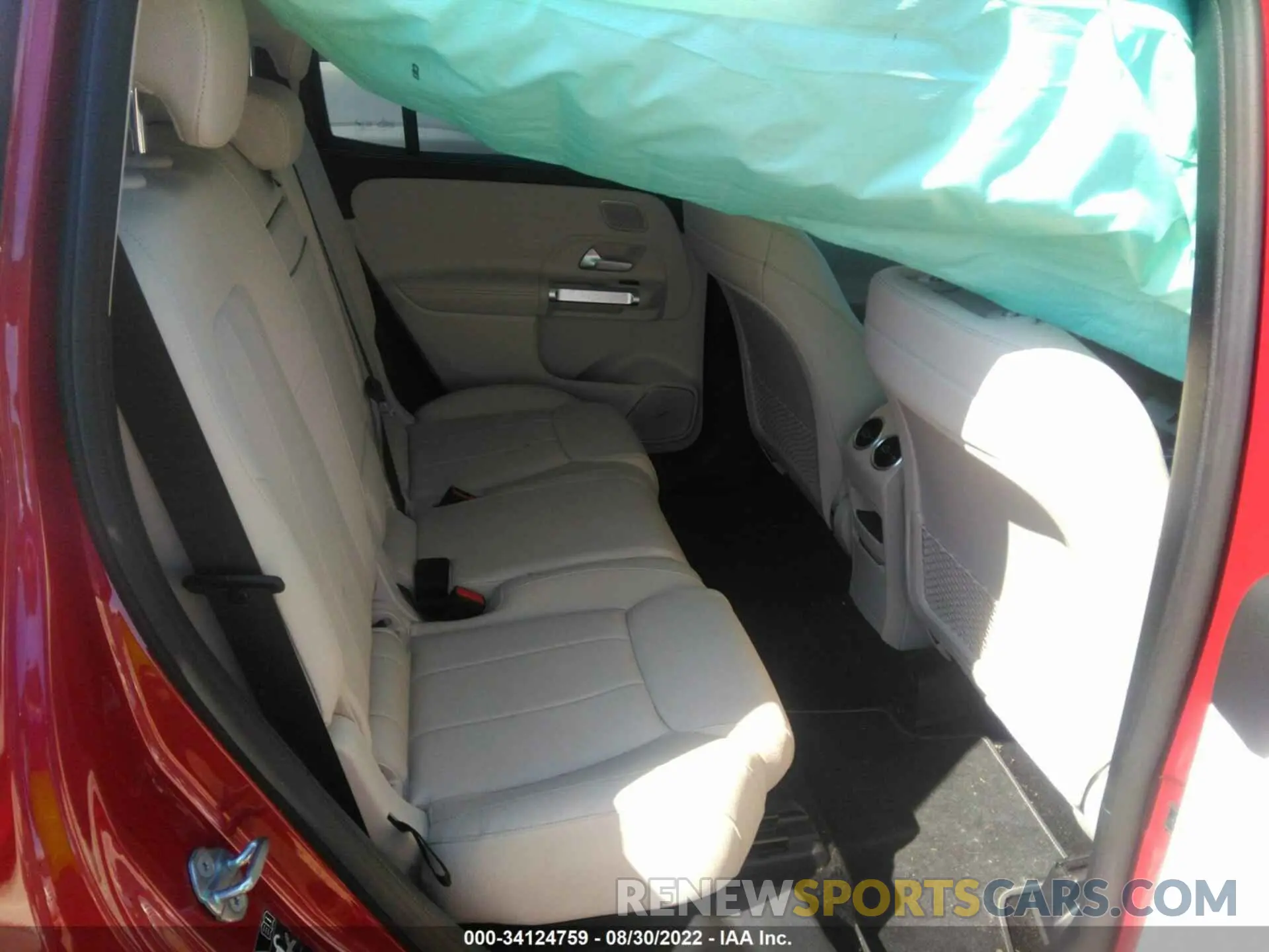 8 Photograph of a damaged car W1N4M4HB6MW102207 MERCEDES-BENZ GLB 2021
